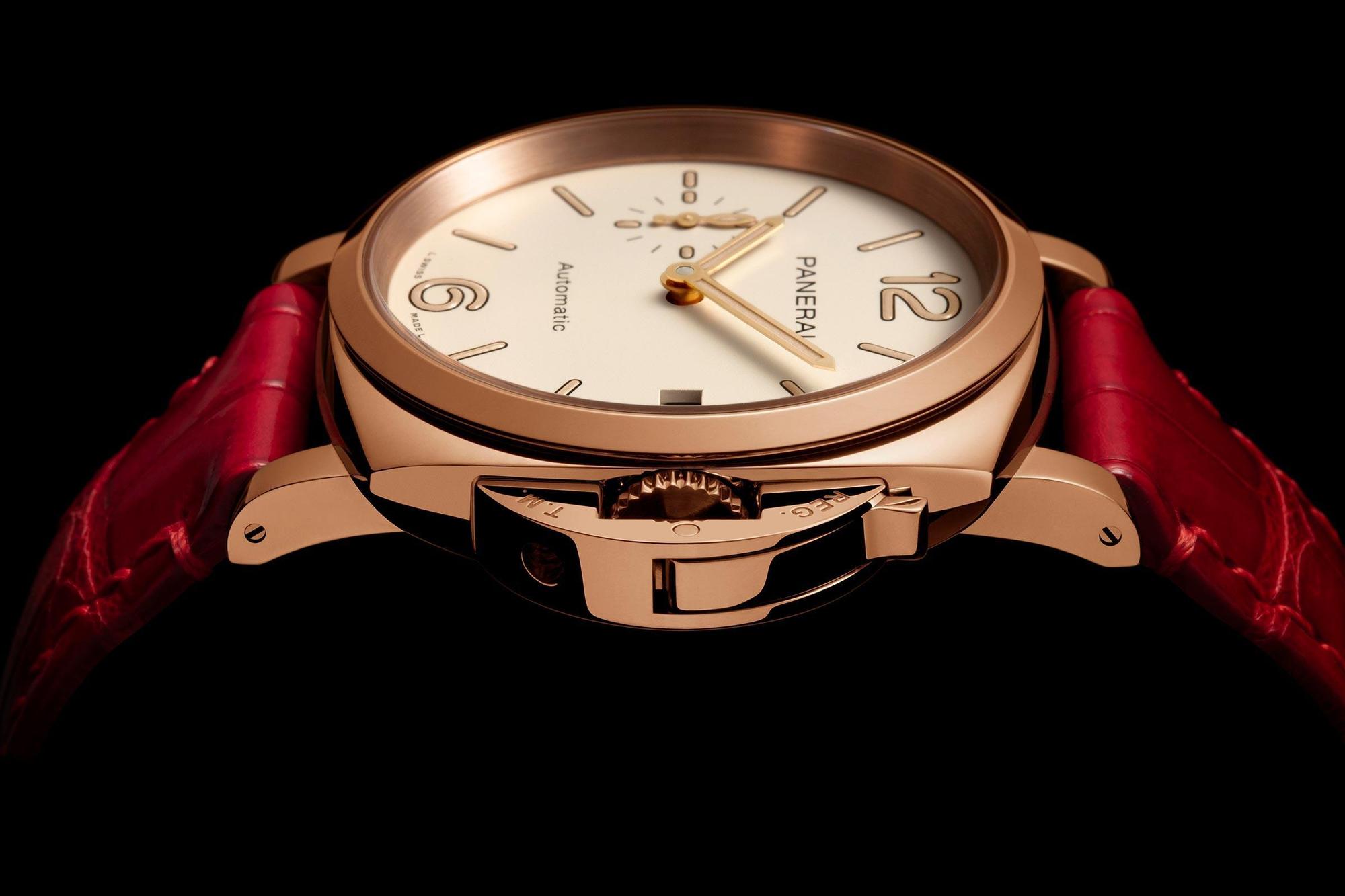 PAM01045，38mm Goldtech™紅金錶殼，裝載P.900自動上鏈機芯，建議售價NT$471,000。