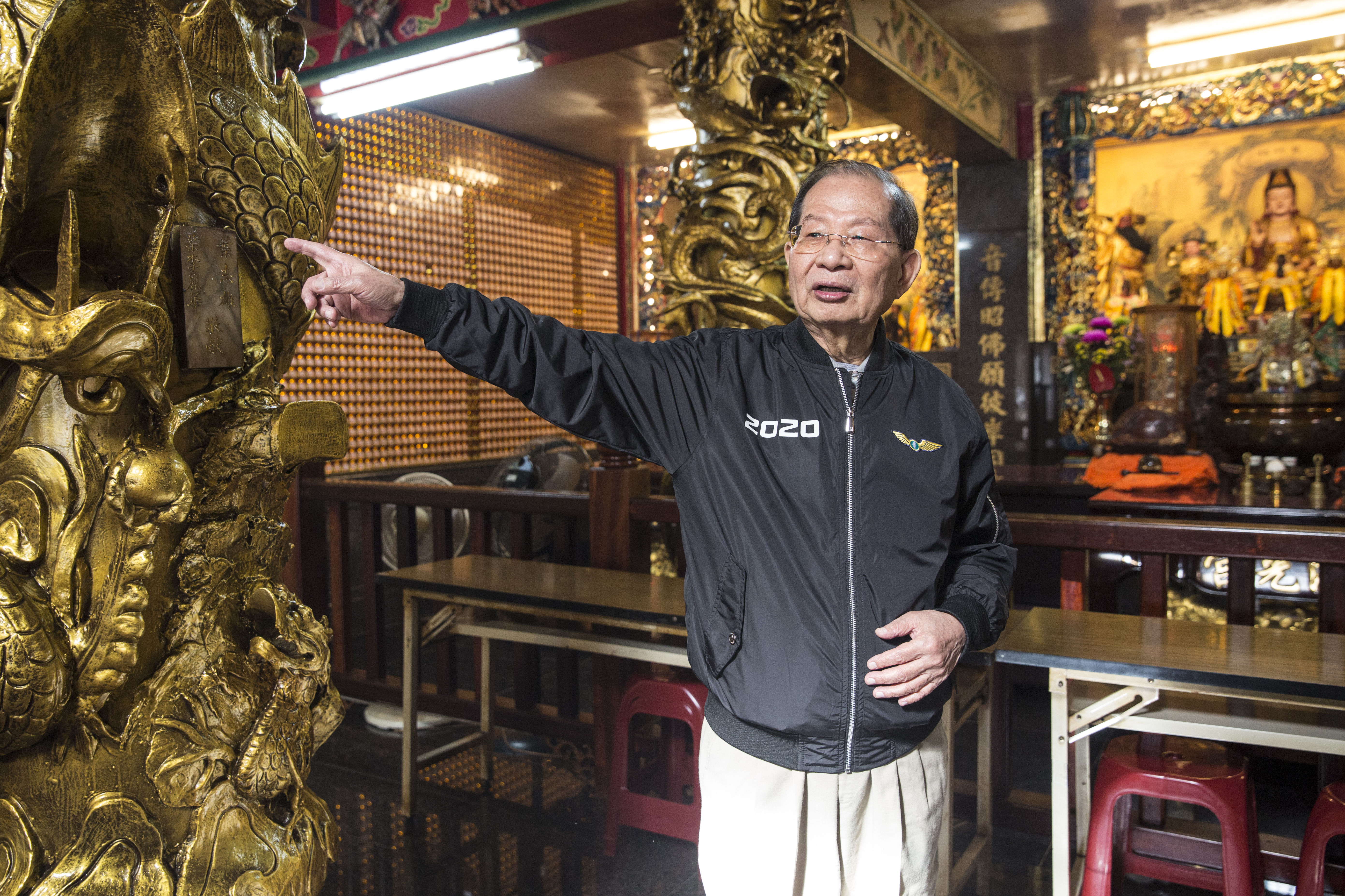 專訪後一週，我們和陳勝宏約在老家附近的葫蘆堵海光宮見面，他的父親曾是海光宮的廟務人員。走進廟裡，他邊走邊說起廟的歷史。