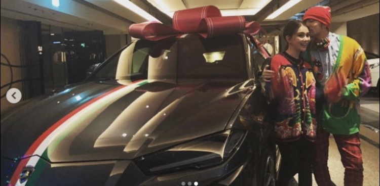 周杰倫40歲生日時，老婆昆凌曾送他一輛藍寶堅尼。（翻攝自周杰倫IG）