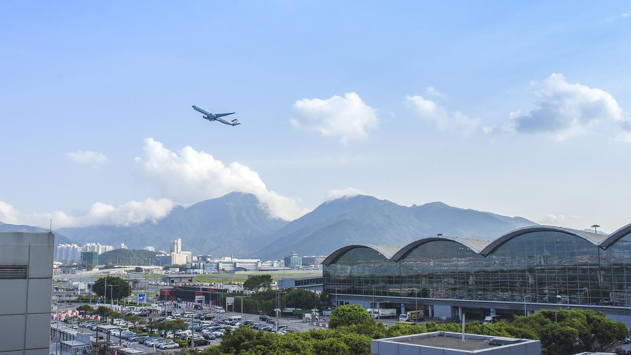 香港將防疫層級提高，要求入境香港旅客由原本隔離14天延長至21天。（示意圖，Pixabay）