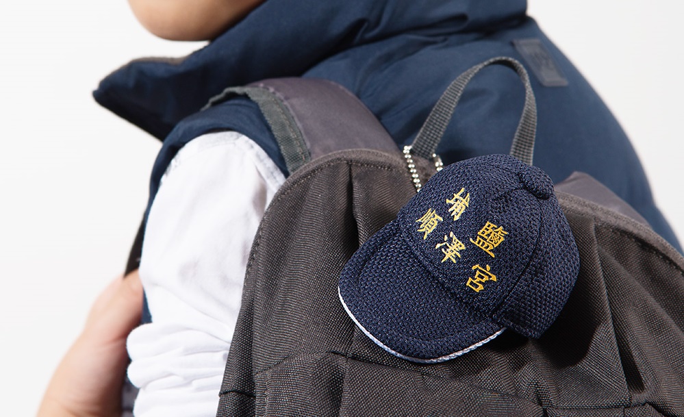 悠遊卡公司推出縮小版的埔鹽順澤宮「冠軍帽」悠遊卡，讓每個人都可以把幸運帶在身上。（悠遊卡公司提供）