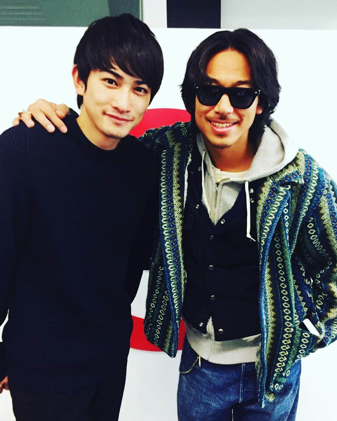 町田啓太（左）和AKIRA隸屬同經紀公司，他也曾在IG上分享兩人合照。（翻攝自町田啓太Instagram）