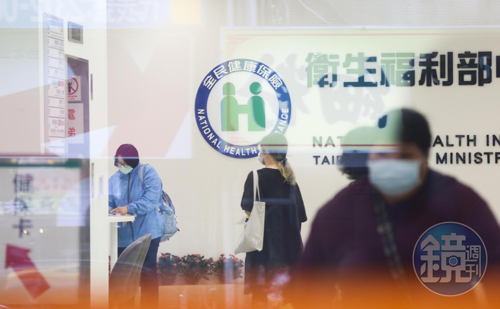 旅外國人若具健保身分,在境外接受醫療6個月內可申請健保核退。