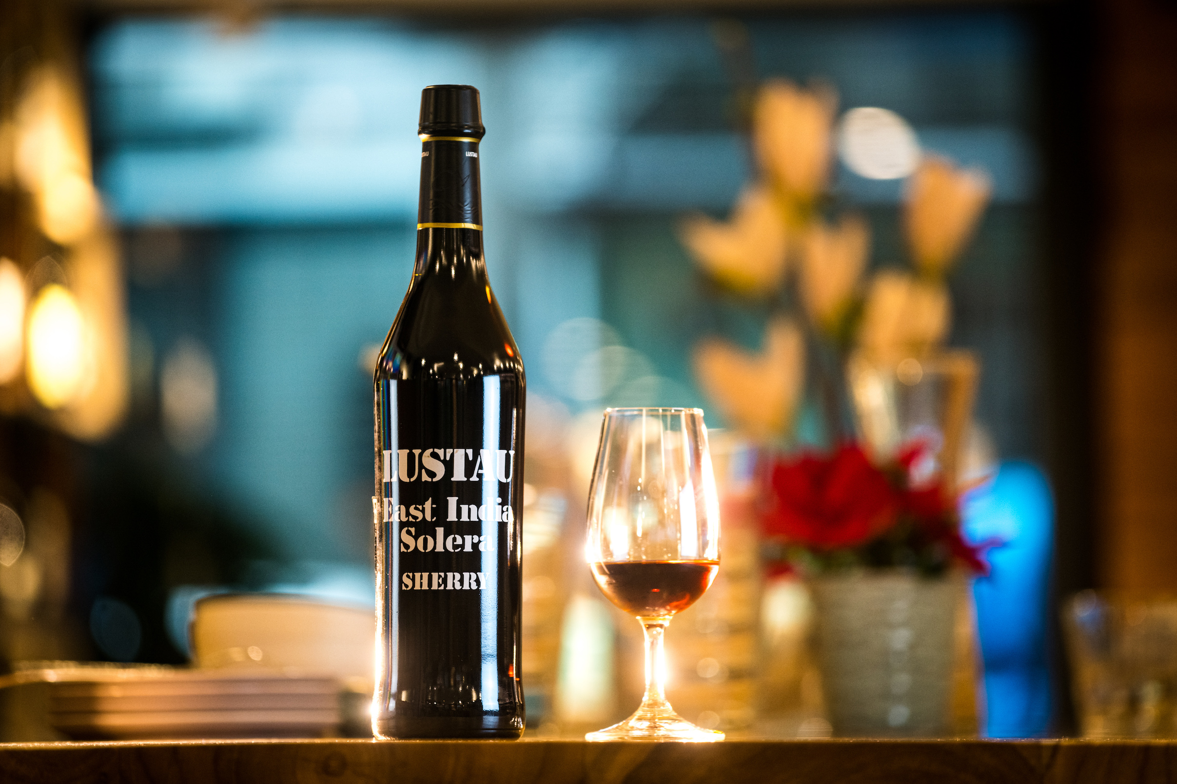 「Lustau Sherry East India」是Oloroso和PX兩種雪莉酒，在Solera系統熟成3年後再混調而成，甜感明顯。（780元／瓶，心世紀代理）