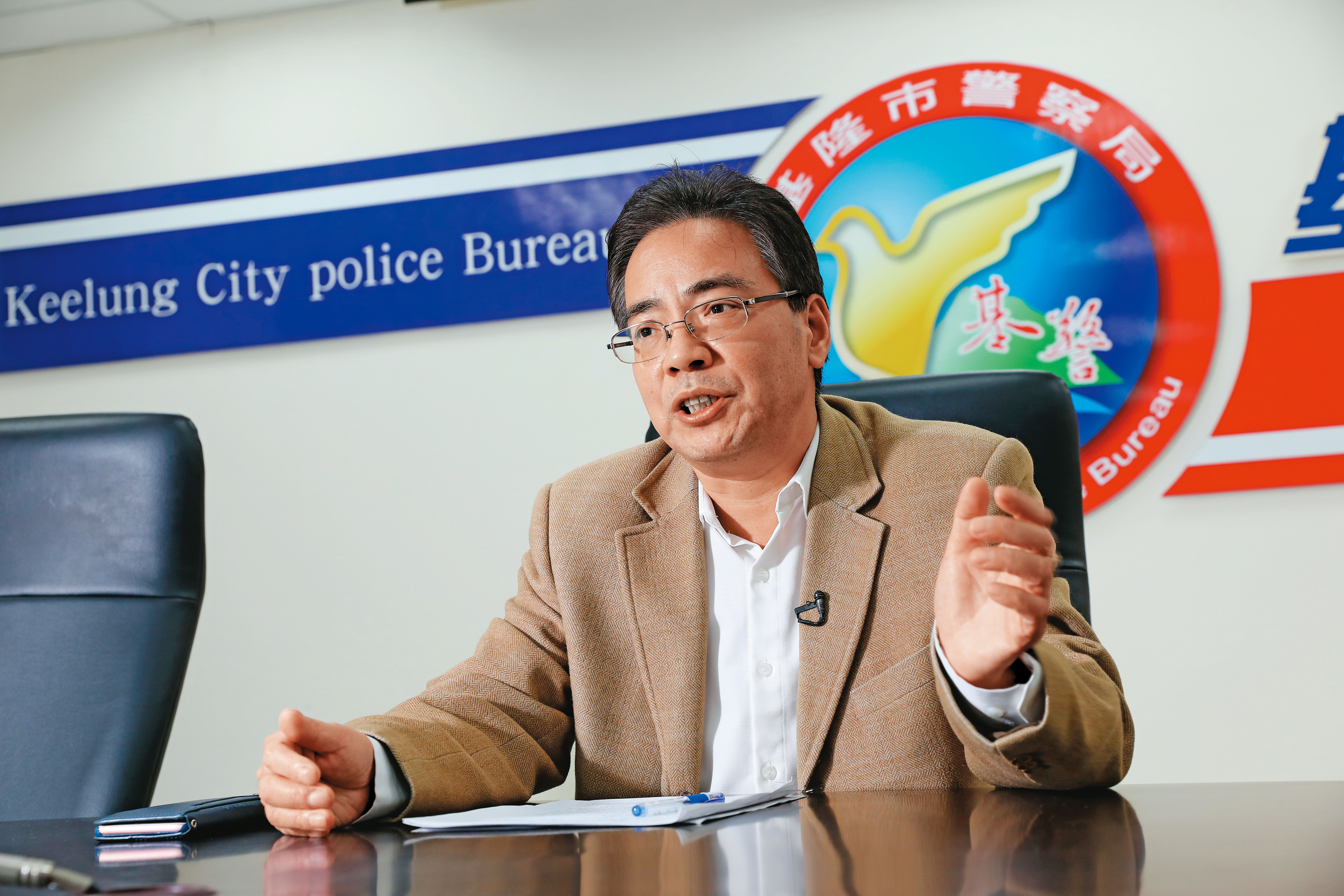 時任基隆市警局第四分局偵查隊長的呂景發，向本刊說明偵辦經過。