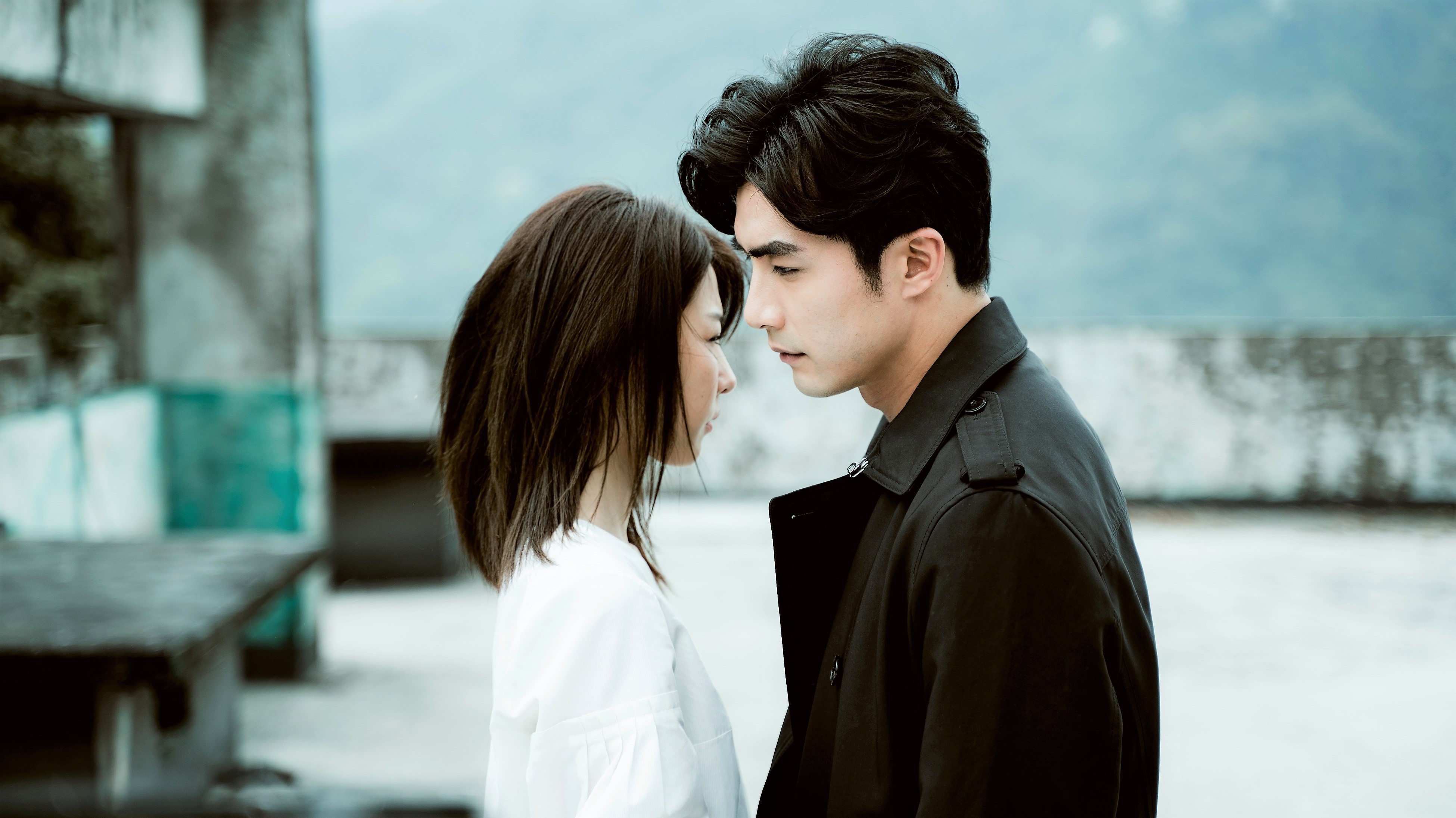 《天巡者》本週將迎來高潮劇情「神鬼大戰」，以及粉絲期待已久的「鍾孟CP」甜蜜浪漫沙發初吻。（三立提供）