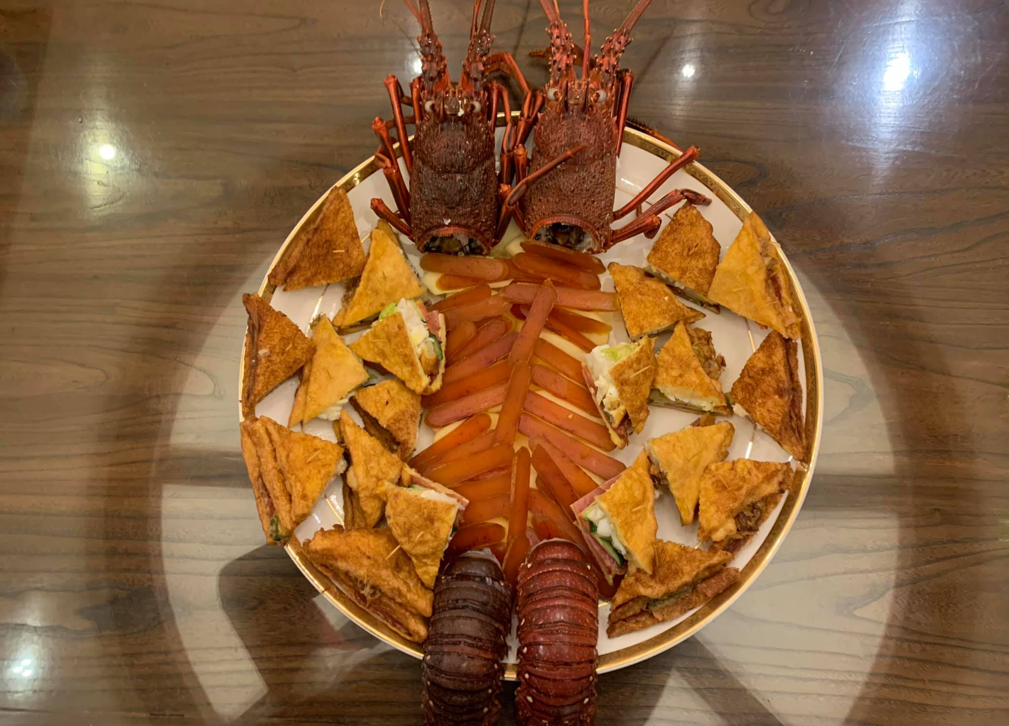 從吟松閣老師傅廖建華手上學會「龍蝦三明治」，這是一道帶有西洋元素的經典酒家菜。