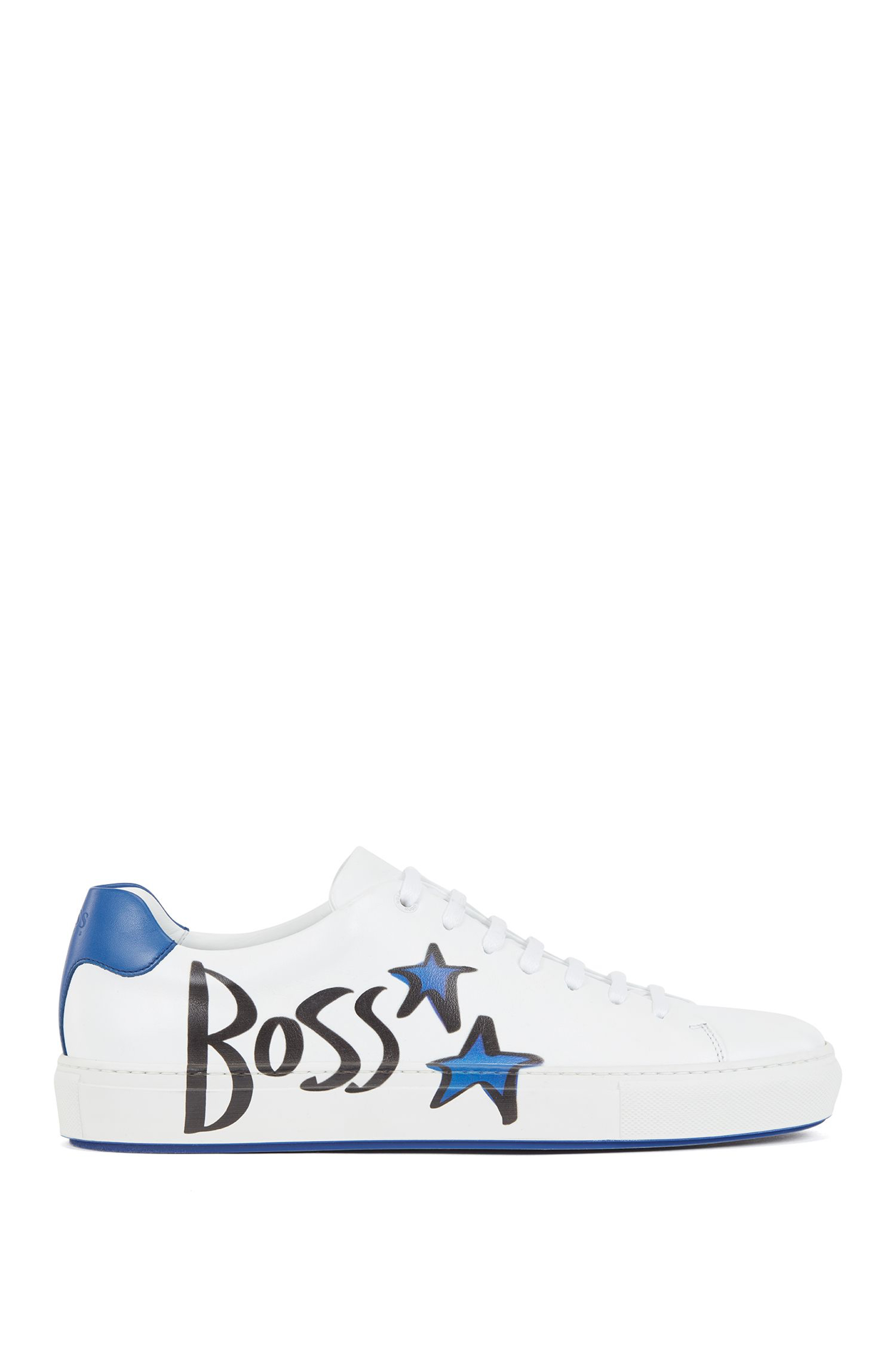 BOSS x Justin Teodoro假日聯名系列白色塗鴉運動鞋。NT$13,400