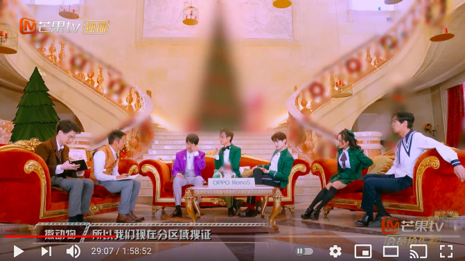 聖誕元素都被模糊畫面，嚴重影響觀感。（翻攝自芒果TV）