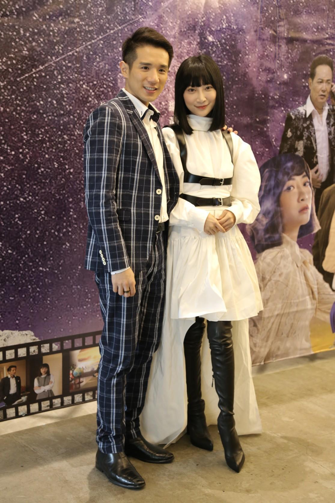 孟翔(左)與黎晏孜(右)戲裡演兄妹,私下像哥兒們。(銜藝文化提供)