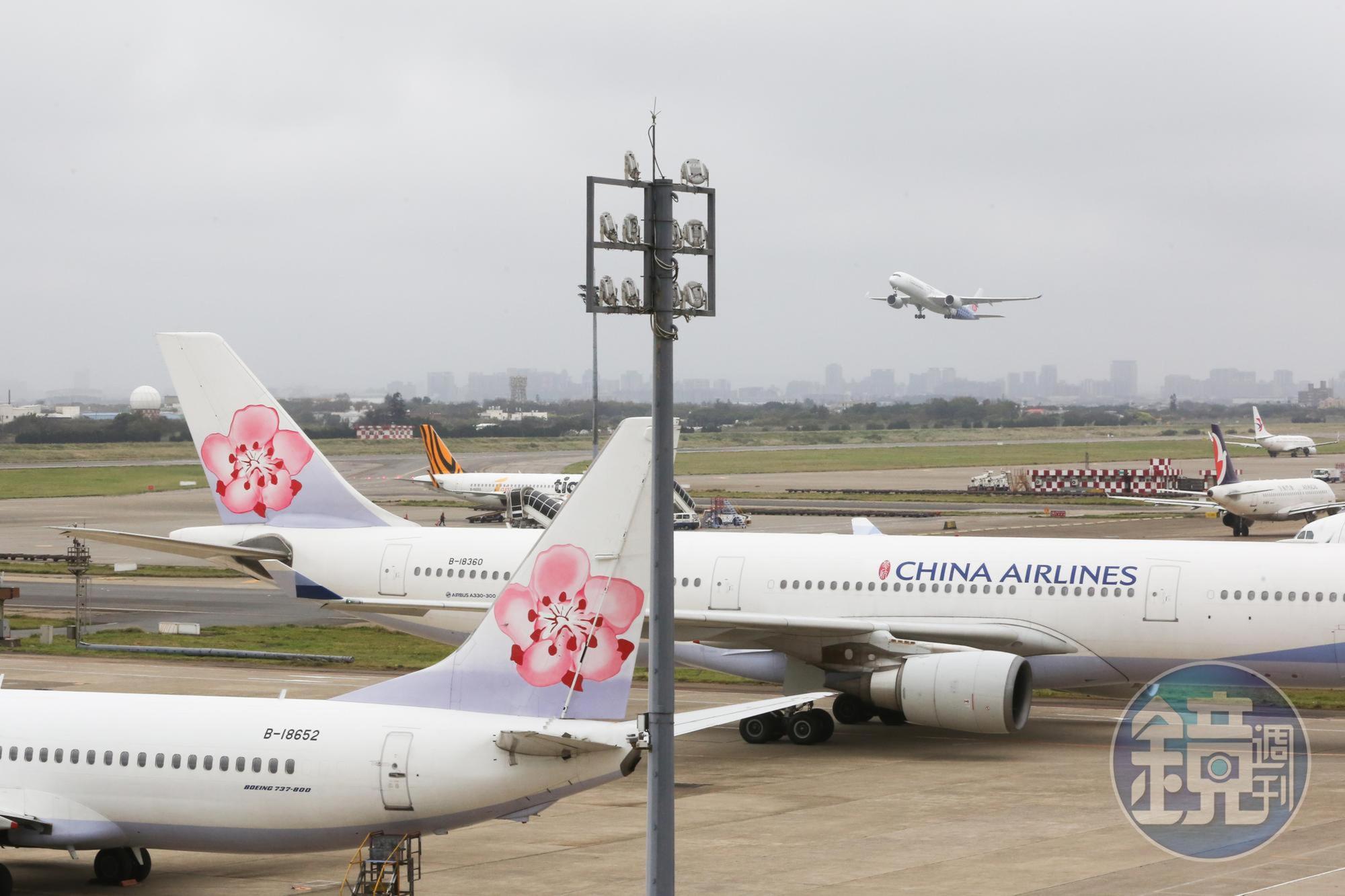 華航CI082班機載運114名旅客自英國倫敦返台，於今（27日）傍晚5時36分抵達。（本刊資料照）