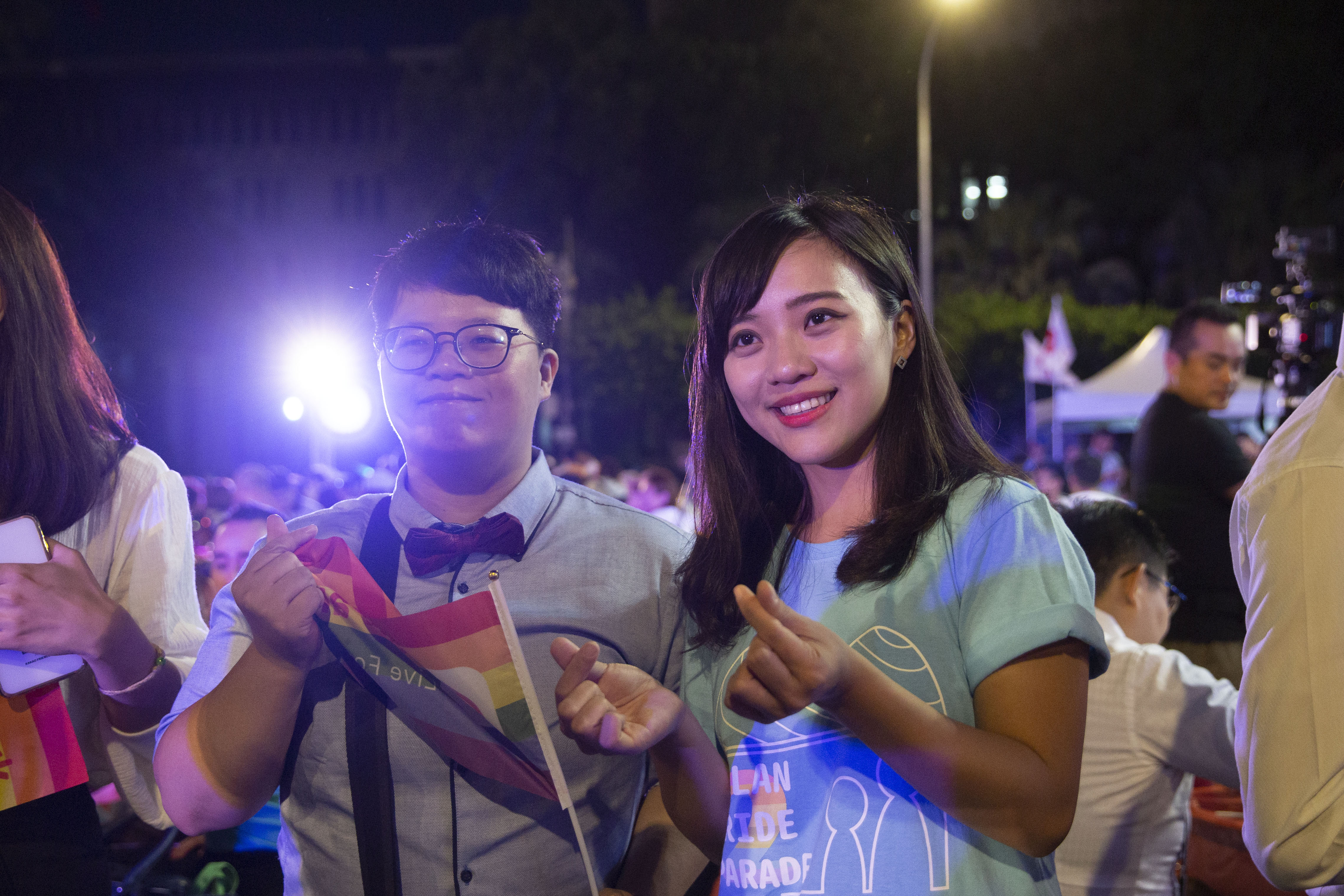 高雄市議員黃捷(右)日前頻遭韓粉言語霸凌,她提告後與對方和解,卻再遭該名韓粉謾罵、公開個資。