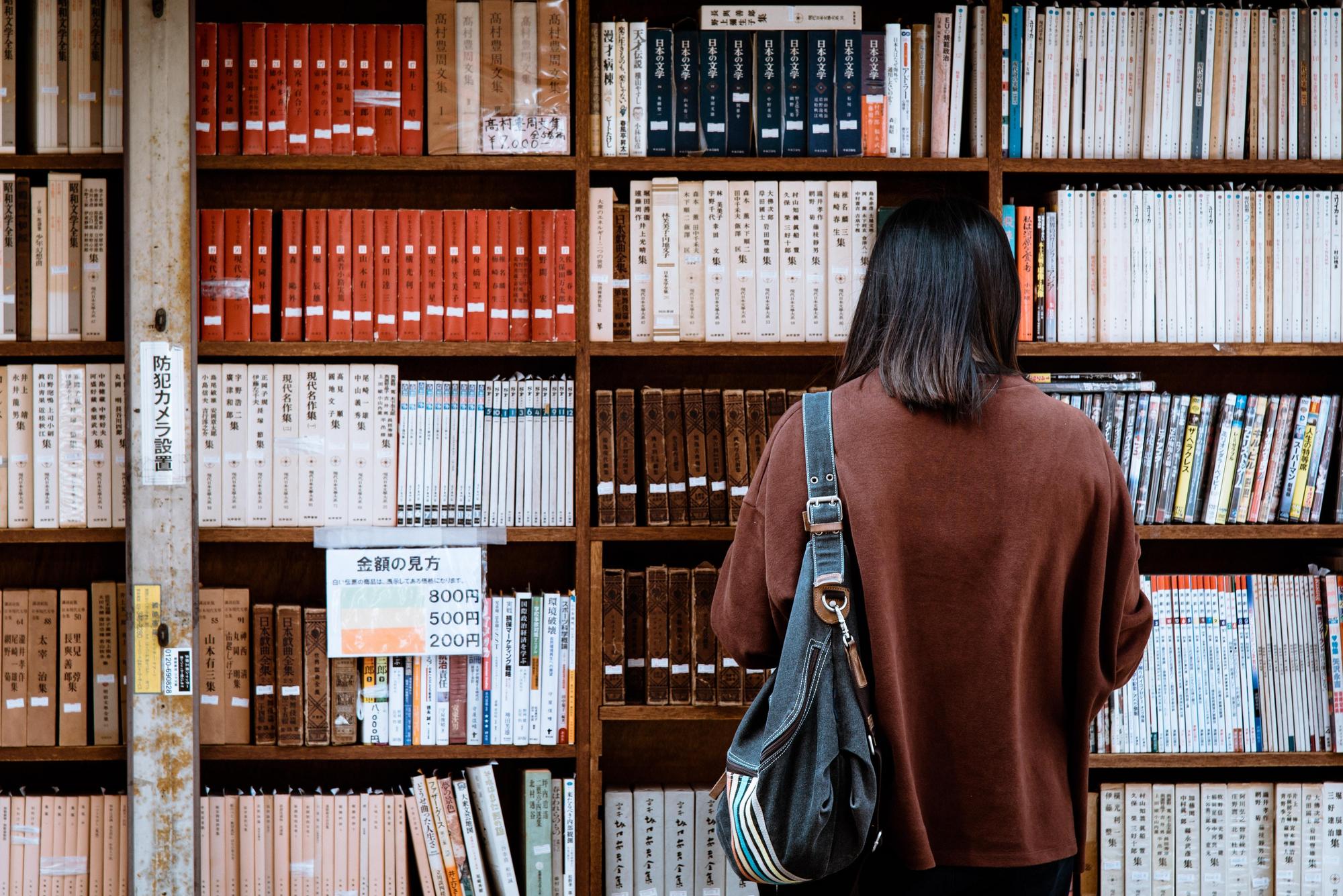 一名女大生在圖書館睡覺竟慘遭男學生打手槍射滿全身。（示意圖，pexels提供）