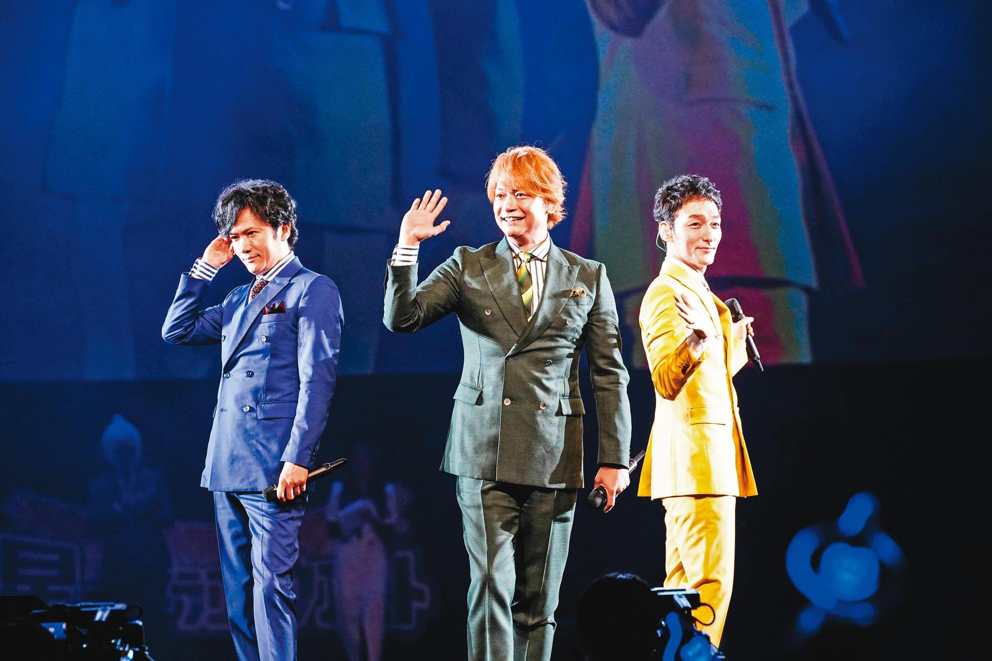 草彅剛(右起)、香取慎吾、稻垣吾郎曾是天團SMAP的成員,《午夜天鵝》導演內田英治原以為草彅不可能接演。(翻攝自atarashiichizu推特)