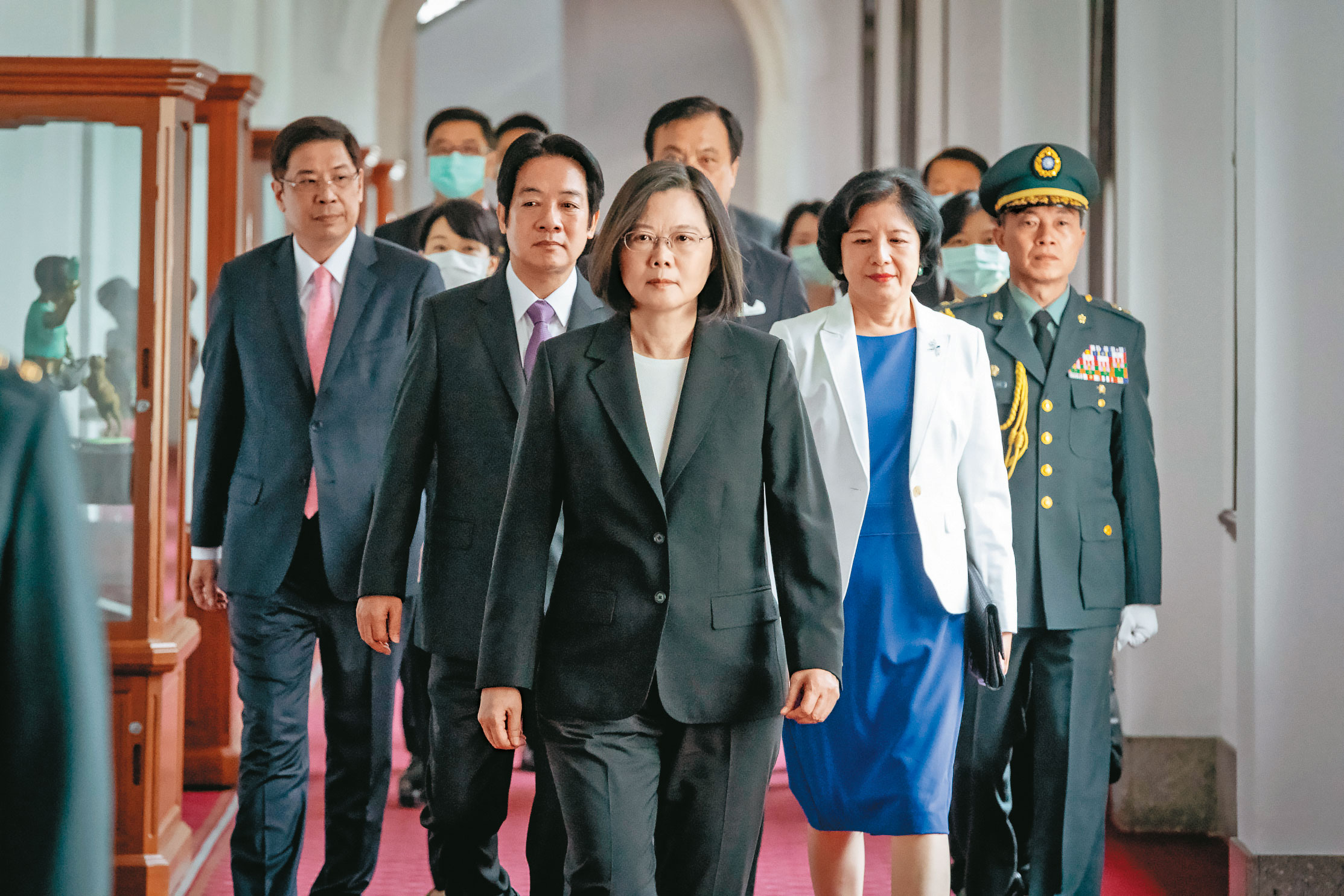 首當其衝的台灣不僅沒有被肺炎疫情打倒，還逆勢翻轉成為全球矚目的模範生，蔡英文因此獲得多家國際主流媒體選為最有影響力的人物。（總統府提供）