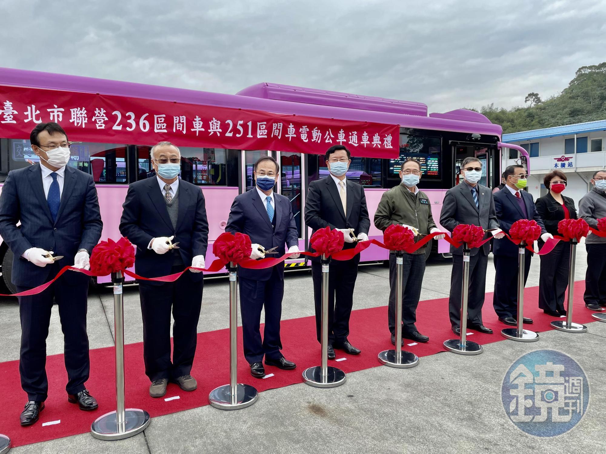 欣欣客運採購22輛華德動能電動巴士，有16輛今（28）日交車，並舉辦通車典禮。