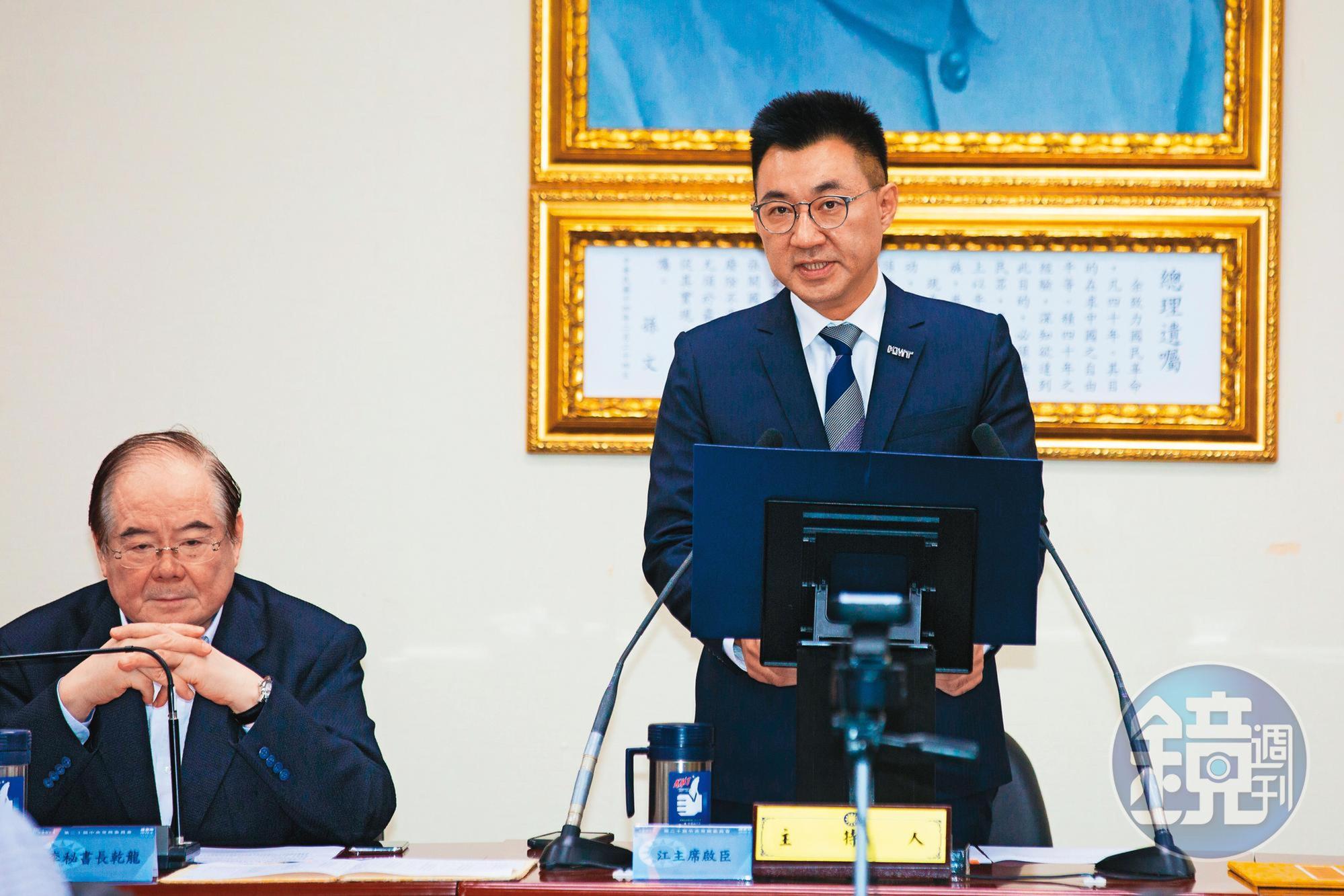 江啟臣（右）取消動員23日的反萊豬晚會造勢，讓祕書長李乾龍（左）氣到找多位藍委抱怨。