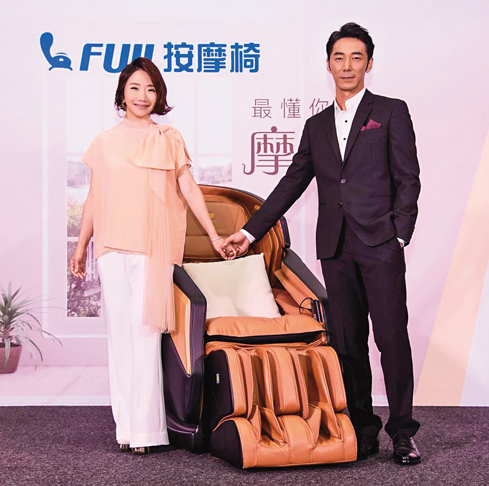 李李仁(右)和陶晶瑩(左)結婚多年,但感情仍相當甜蜜。(翻攝自陶晶瑩粉專)