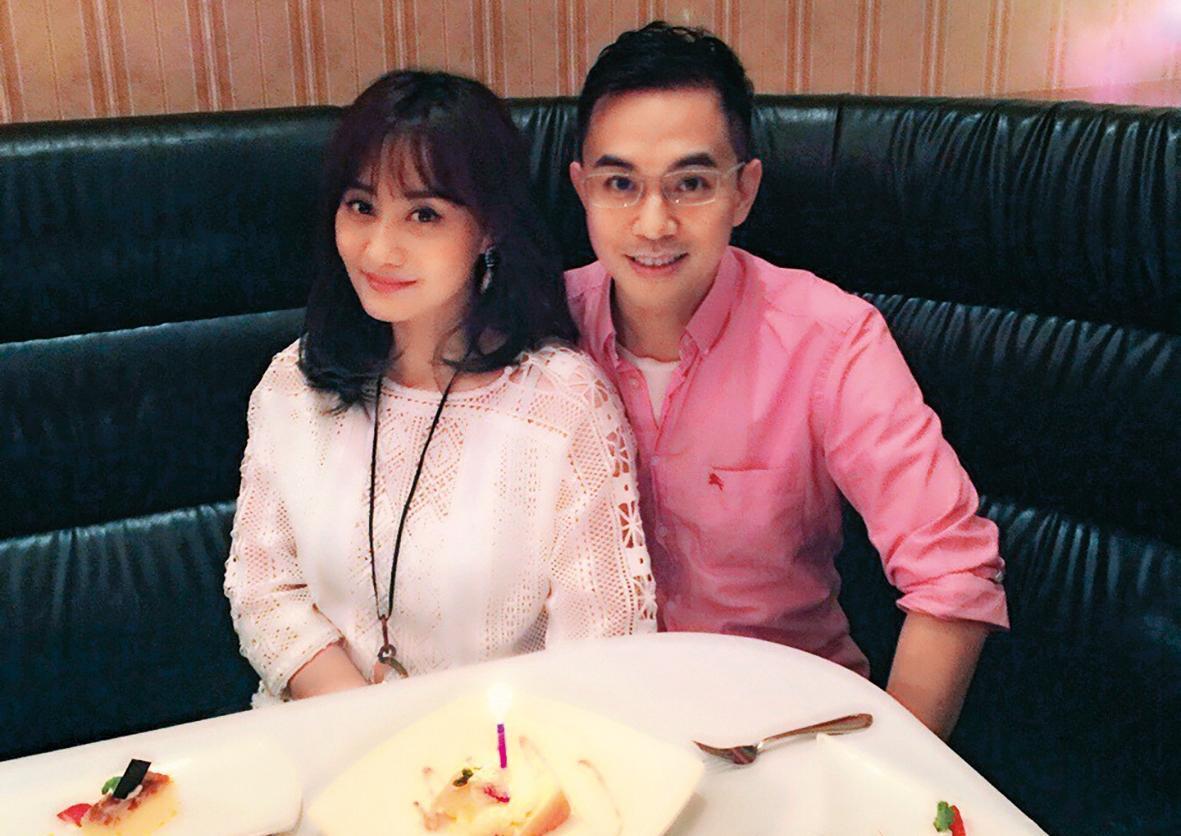 2011年陳德容閃嫁地產小開王贊策,但婚姻僅維持8年,2019年離異。(翻攝自陳德容微博)