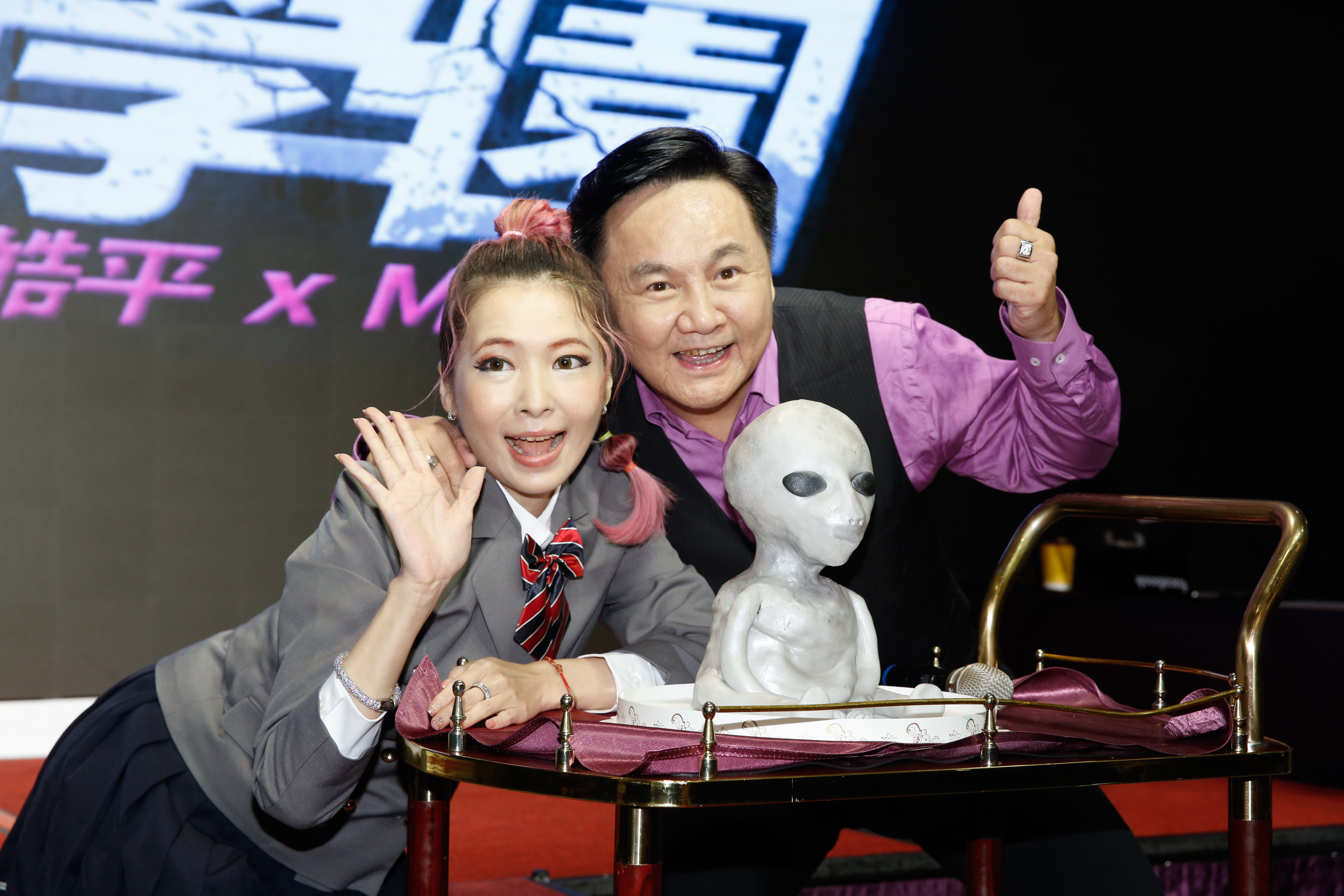 Makiyo和眭澔平首度搭檔主持YouTube網路節目《怪奇學園》，談論世界各地奇聞軼事。