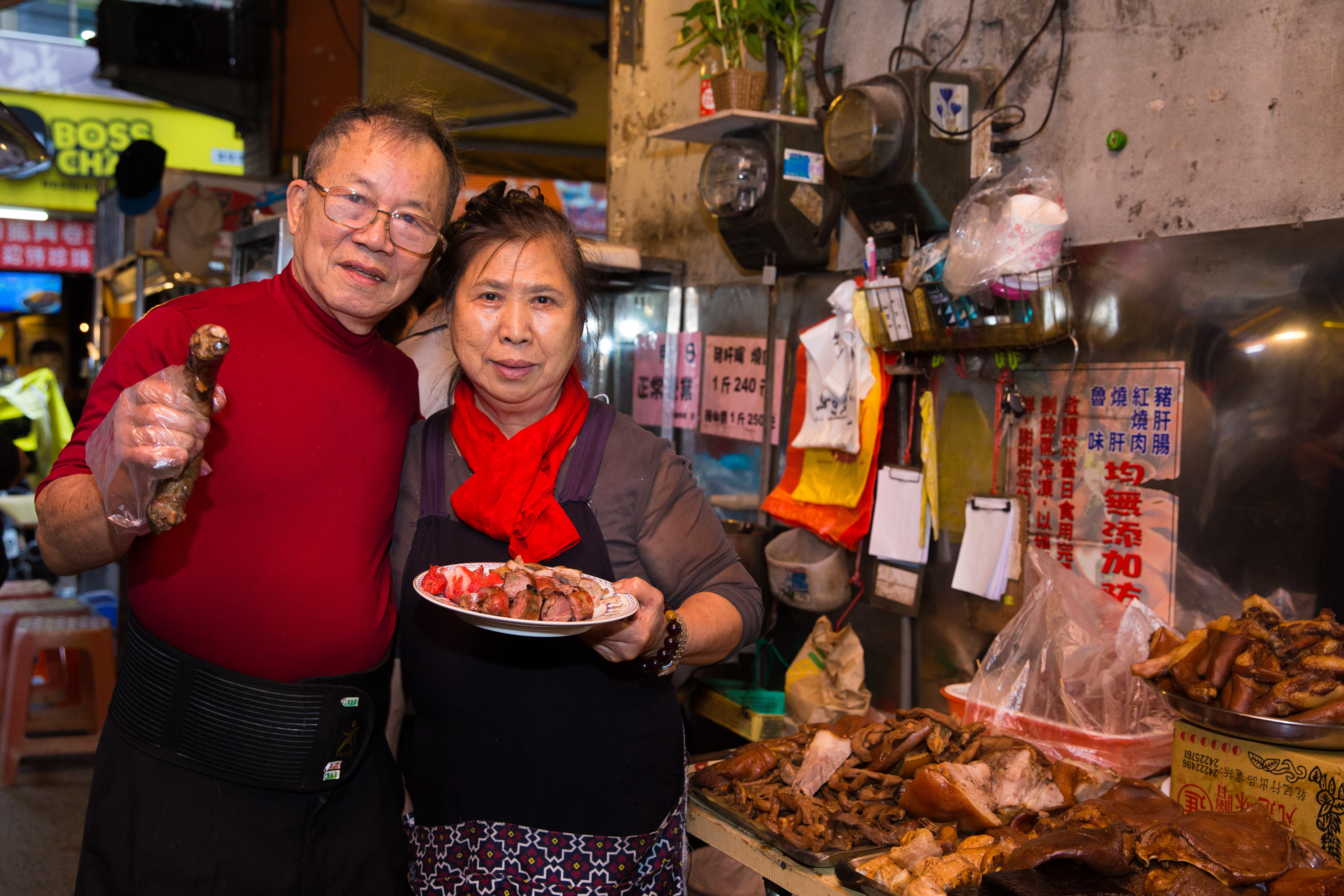 夫妻經營的豬肝腸，可搭配自家特製的辣醬。
