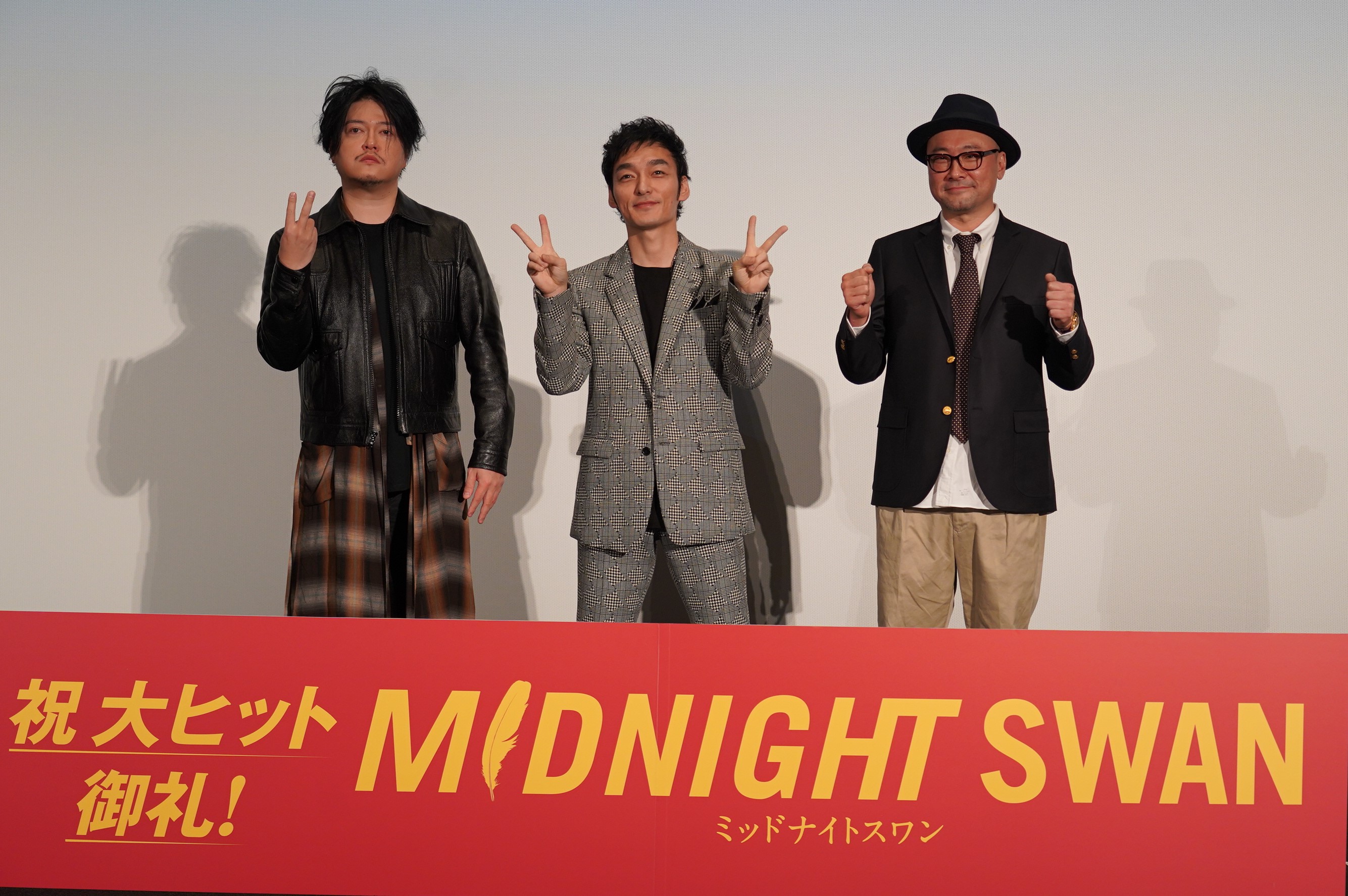 《午夜天鵝》在日本上映十週持續賣座，上月還舉辦謝票活動與137影廳連線。（翻攝自atarashiichizu推特）