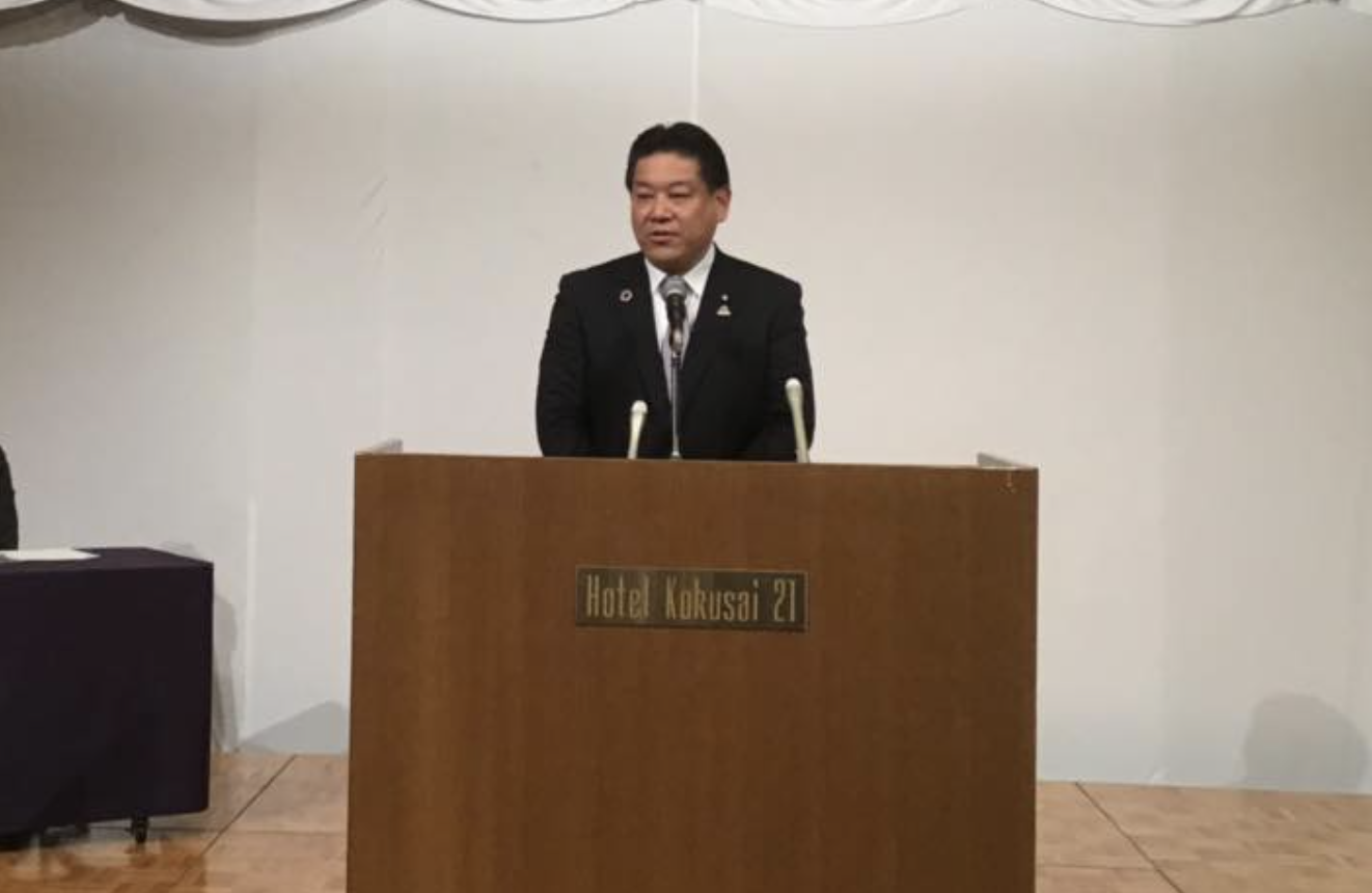 參議員羽田雄一郎因感染武漢肺炎逝世，享年53歲，也是日本首位染疫過世的國會議員。（翻攝羽田雄一郎臉書）