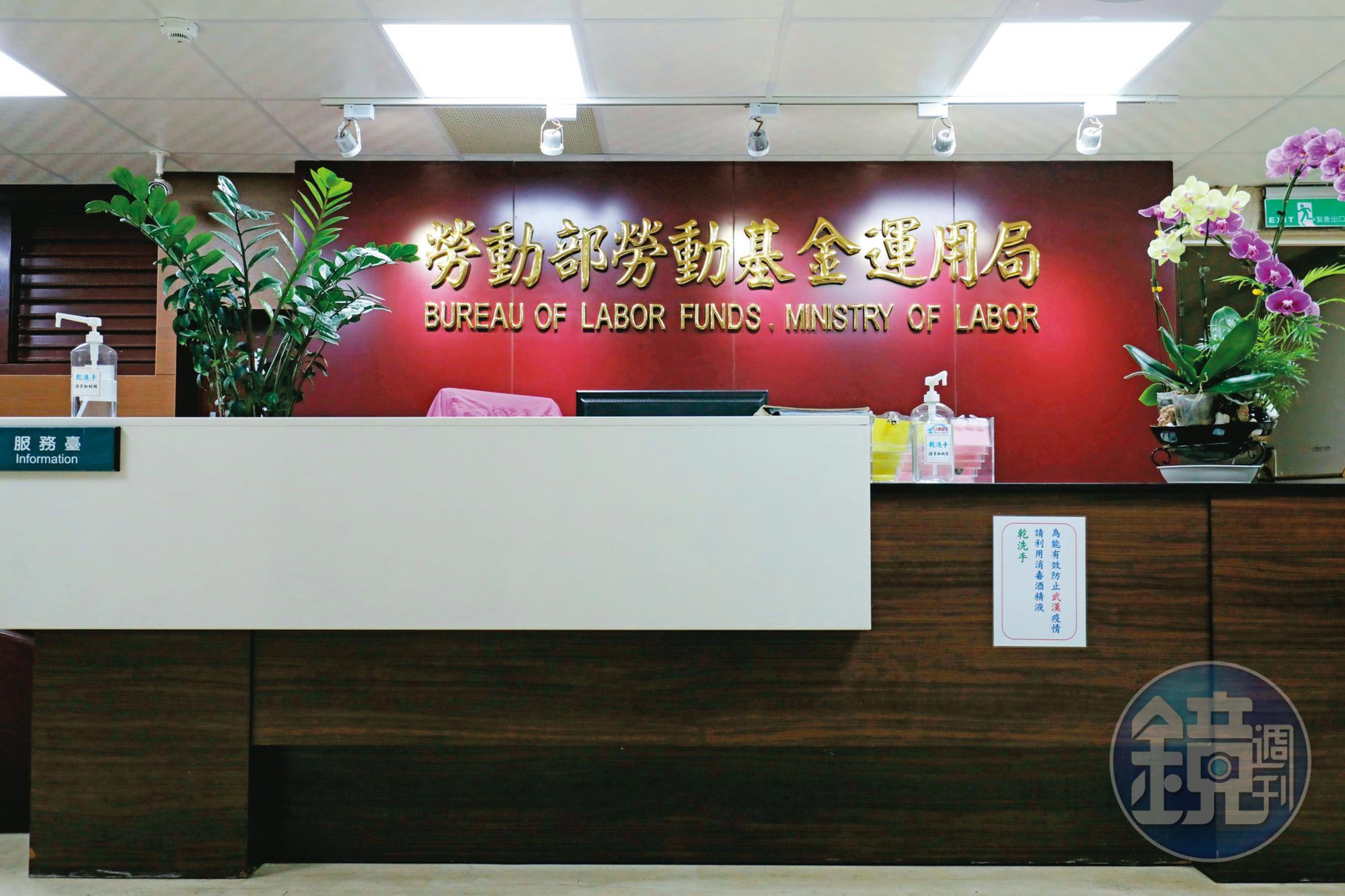 游迺文經常對勞金局同仁暴怒辱罵,不少人因壓力太大,罹患腸胃疾病、頭痛或失眠,有人甚至心臟病發開刀,形同職場霸凌。