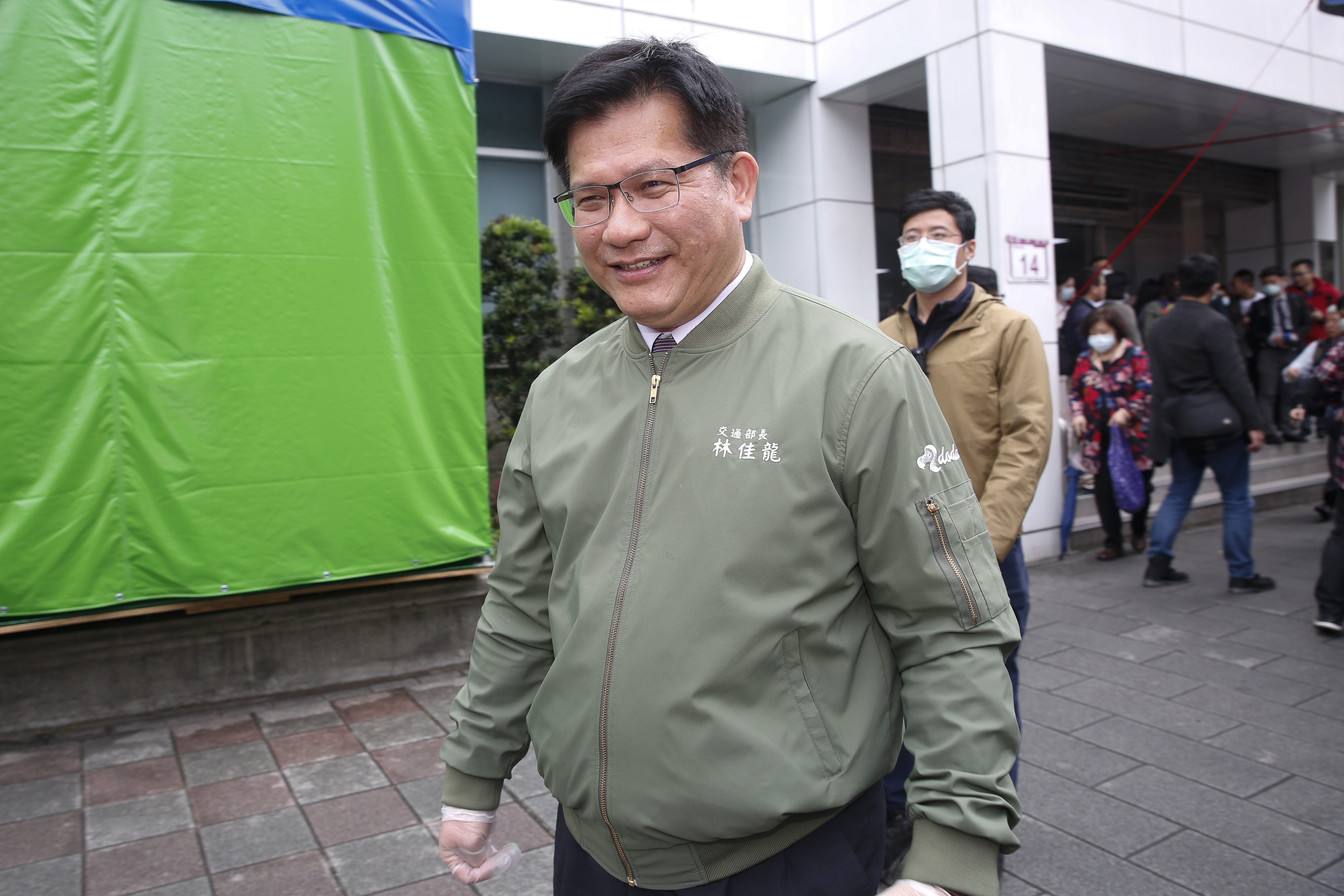 高公局表示國5恐從31日塞到隔天凌晨，被媒體問及有無信心今年行車狀況比往年順暢，交通部長林佳龍表示「這個是我們期待啦」。（本刊資料照）