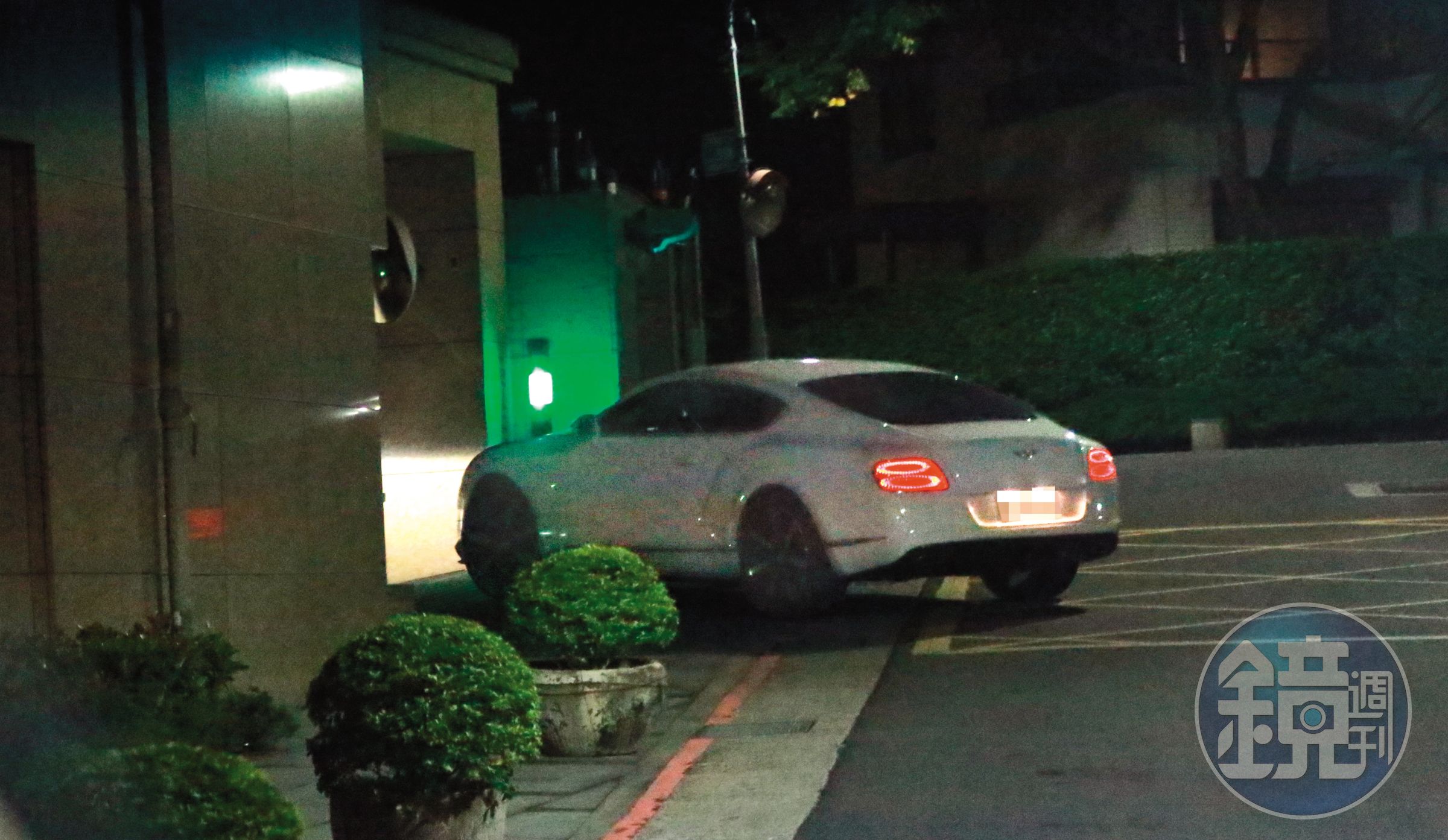 00：28車子最後來到台北市內湖區的大樓地下停車場。