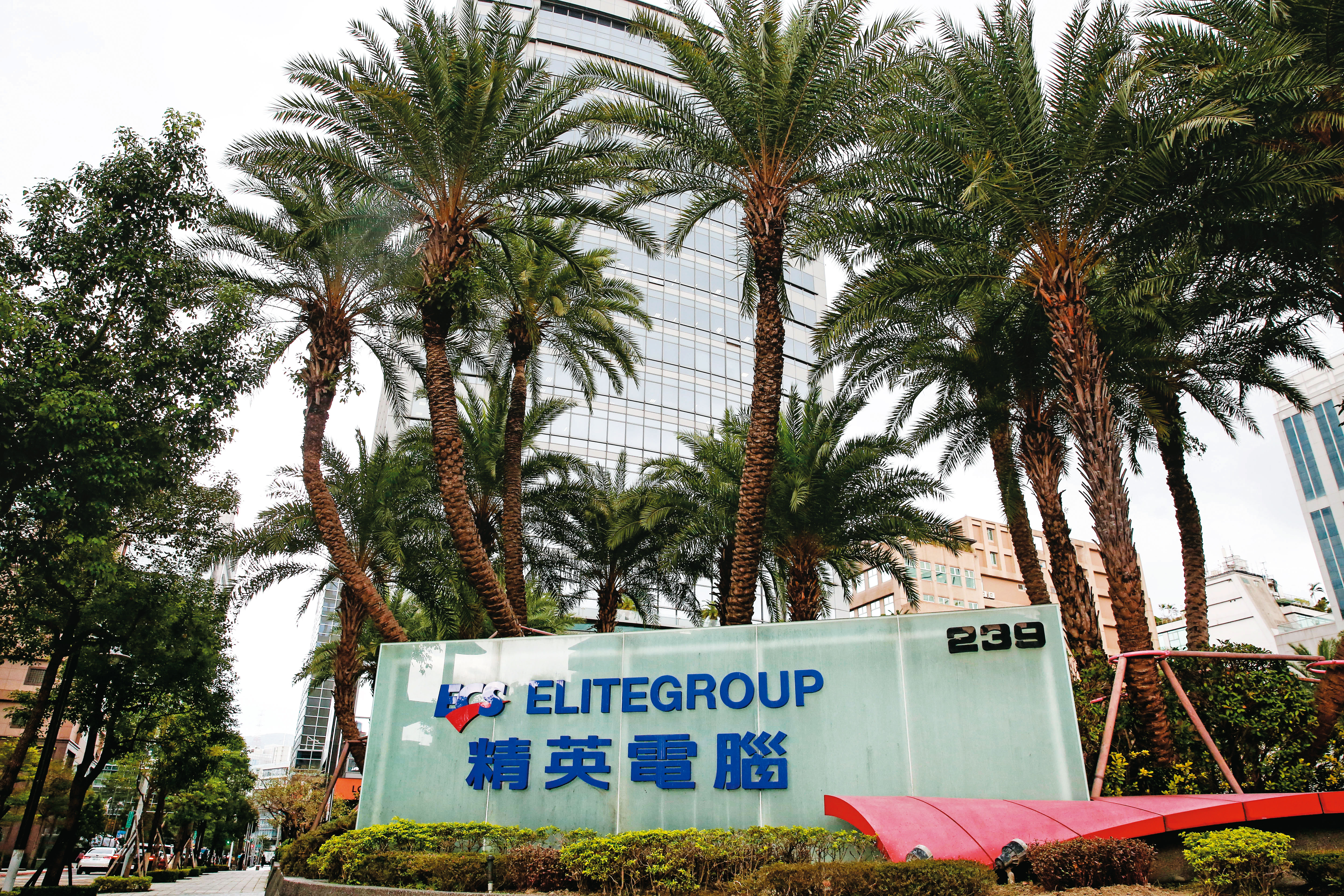 大同除了本業外，還有精英電腦以及大同世界科技等轉投資事業。