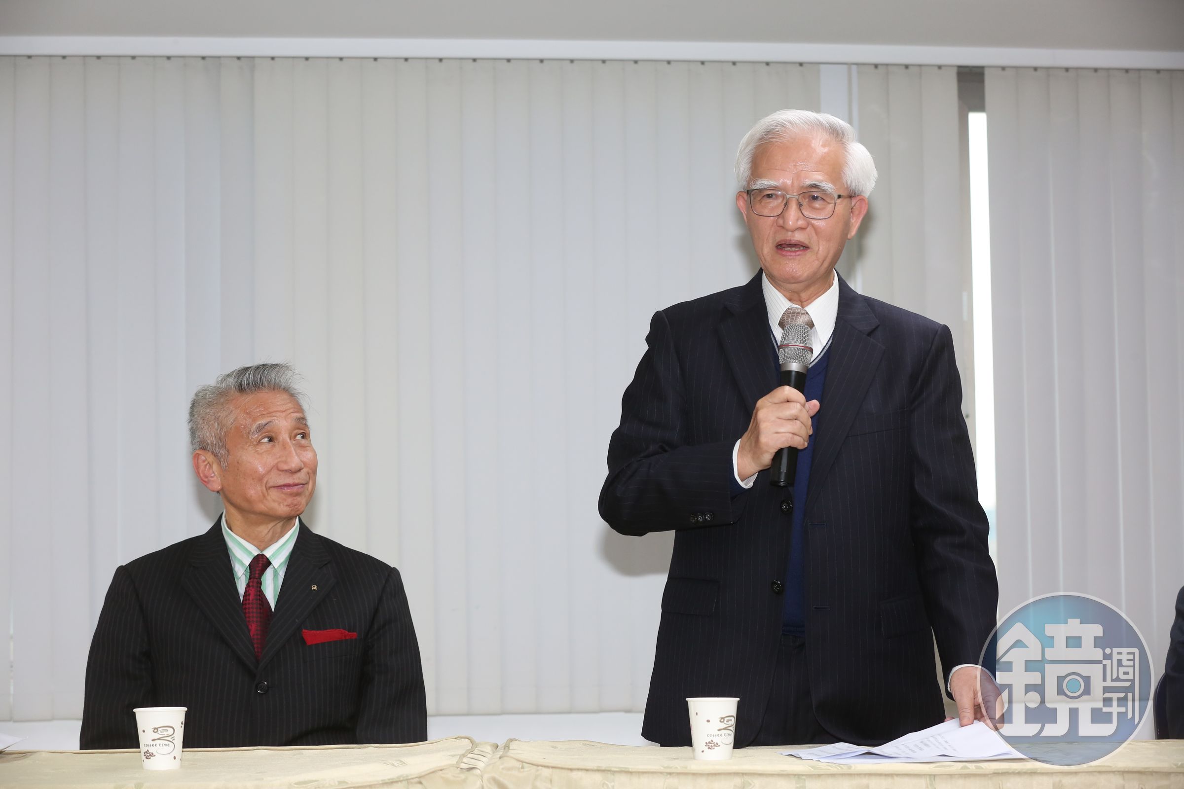 王光祥（左）與過去對手林郭文艷順勢和解，雙方協調出彼此都認同的新董座盧明光（右）。