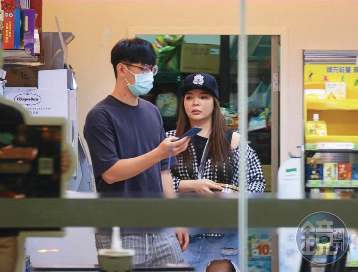 小甜甜與小五歲男友愛的甜蜜，進度也異常的快。