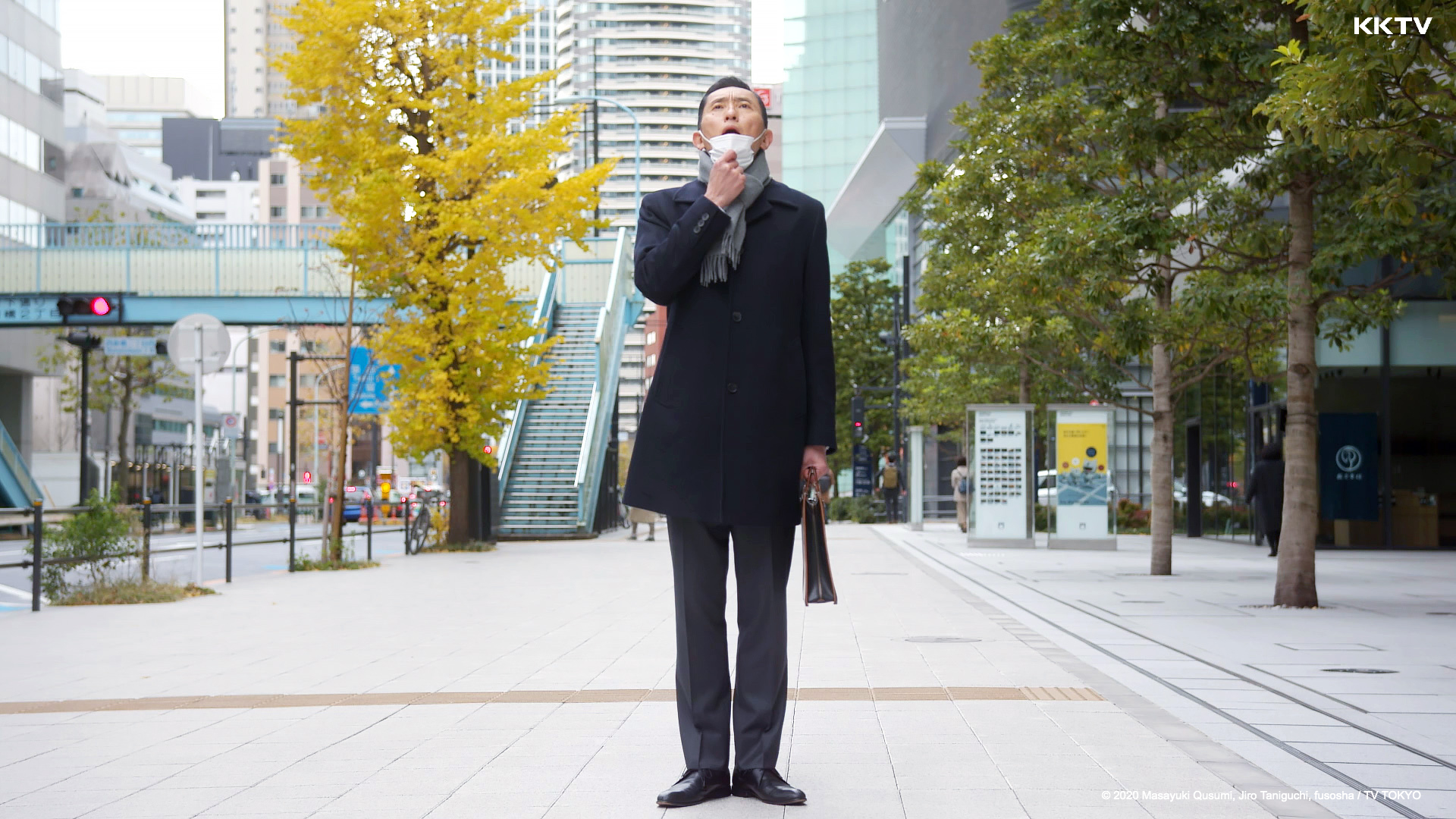 松重豐主演的撰文《孤獨的美食家》推出跨年特別篇，五郎也配合疫情戴起口罩。（KKTV提供）