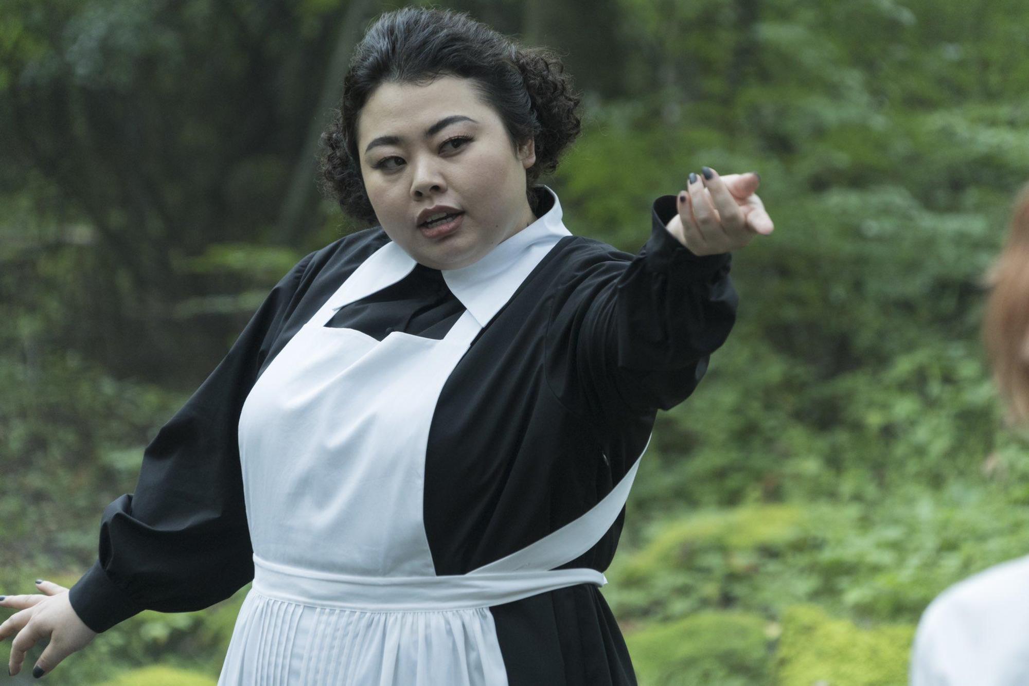 《約定的夢幻島》真人版電影，渡邊直美飾演的克羅妮修女被認為是「神選角」。（甲上娛樂提供）