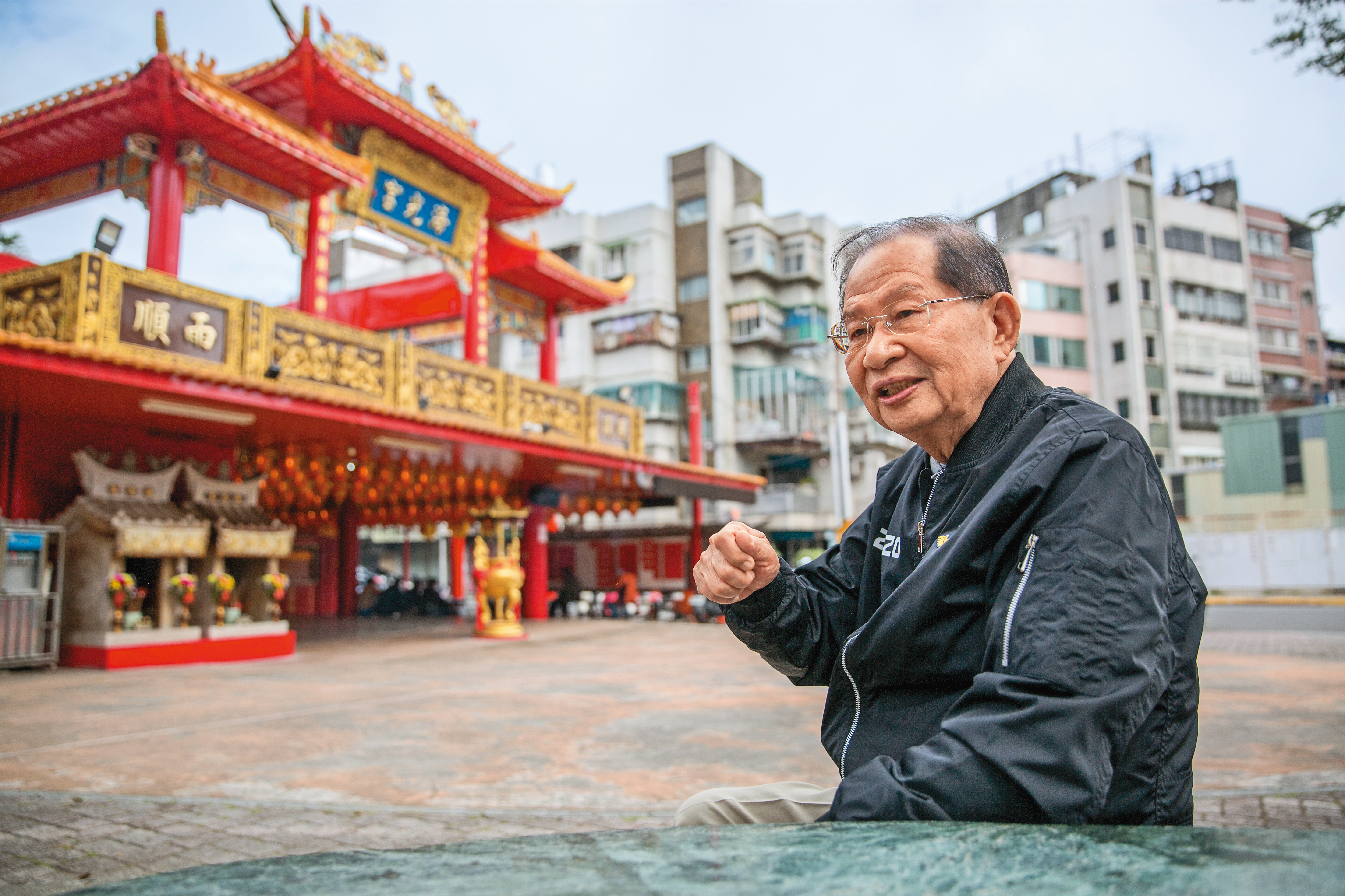 專訪後一週,我們和陳勝宏約在老家附近的海光宮碰面,聽他說起廟的歷史。