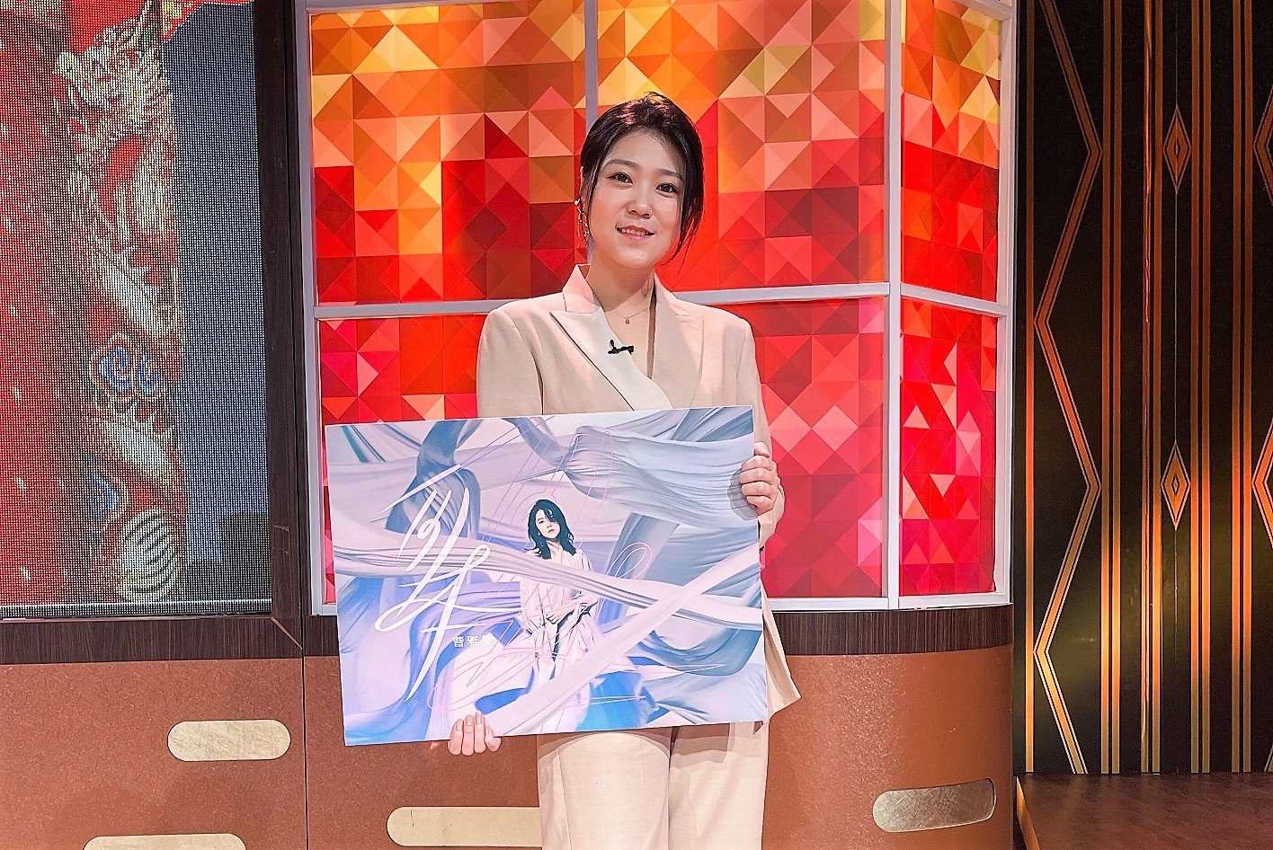 曹雅雯用耳過度聽力暫時下降嚇壞了,許願明年擺脫許富凱求桃花。(衛視中文台提供)