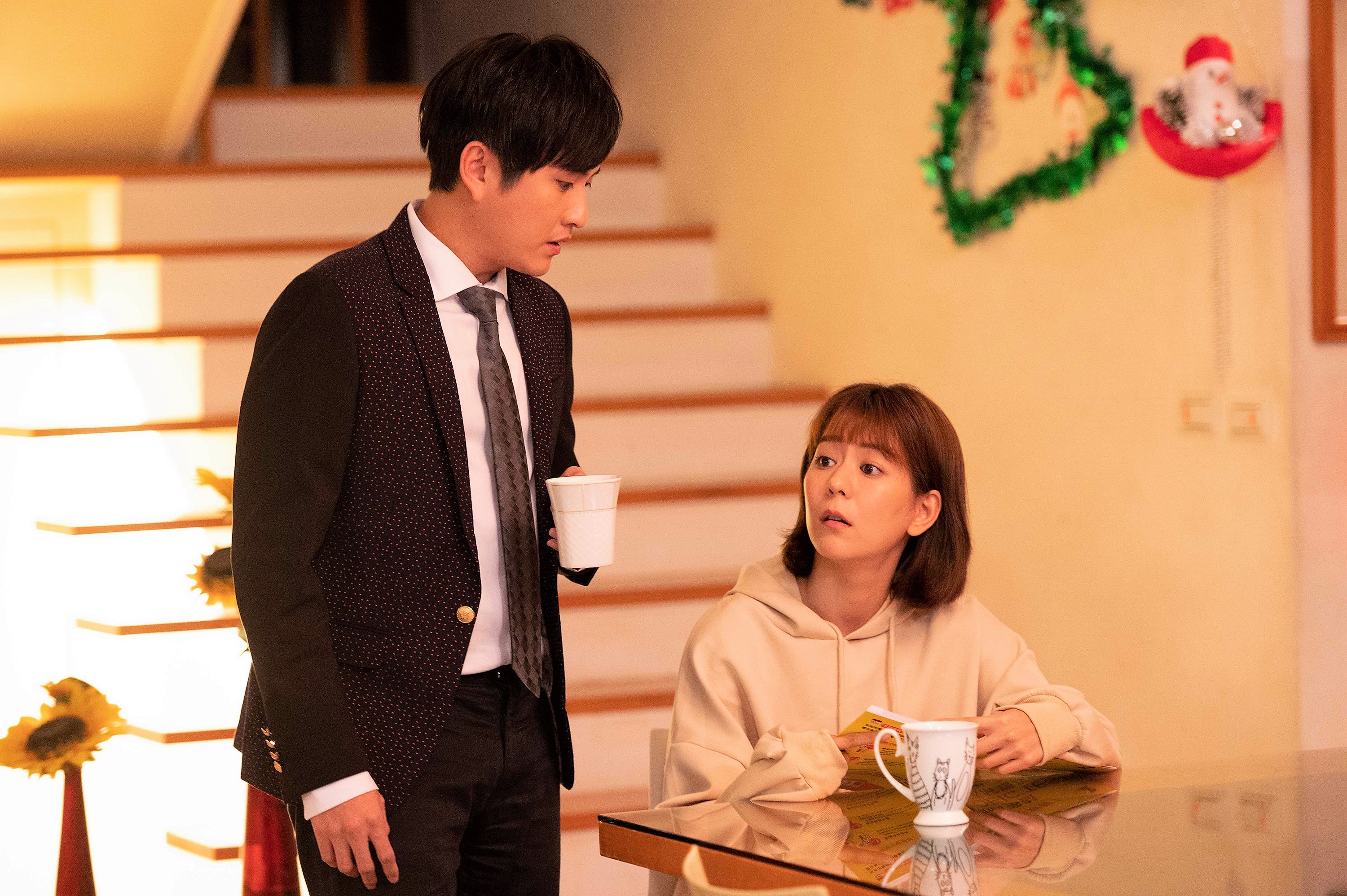 黃靖倫（左）在新一季的《女力報到》中面臨公司巨變收攤，現實生活則盼明年賺更多奶粉錢。（TVBS提供）