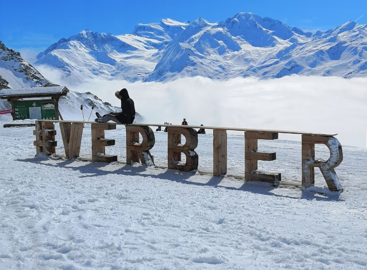 韋比爾位於瑞士西南部,是當地知名滑雪勝地,亦是英國旅客常去景點之一。(翻攝自Google Map)