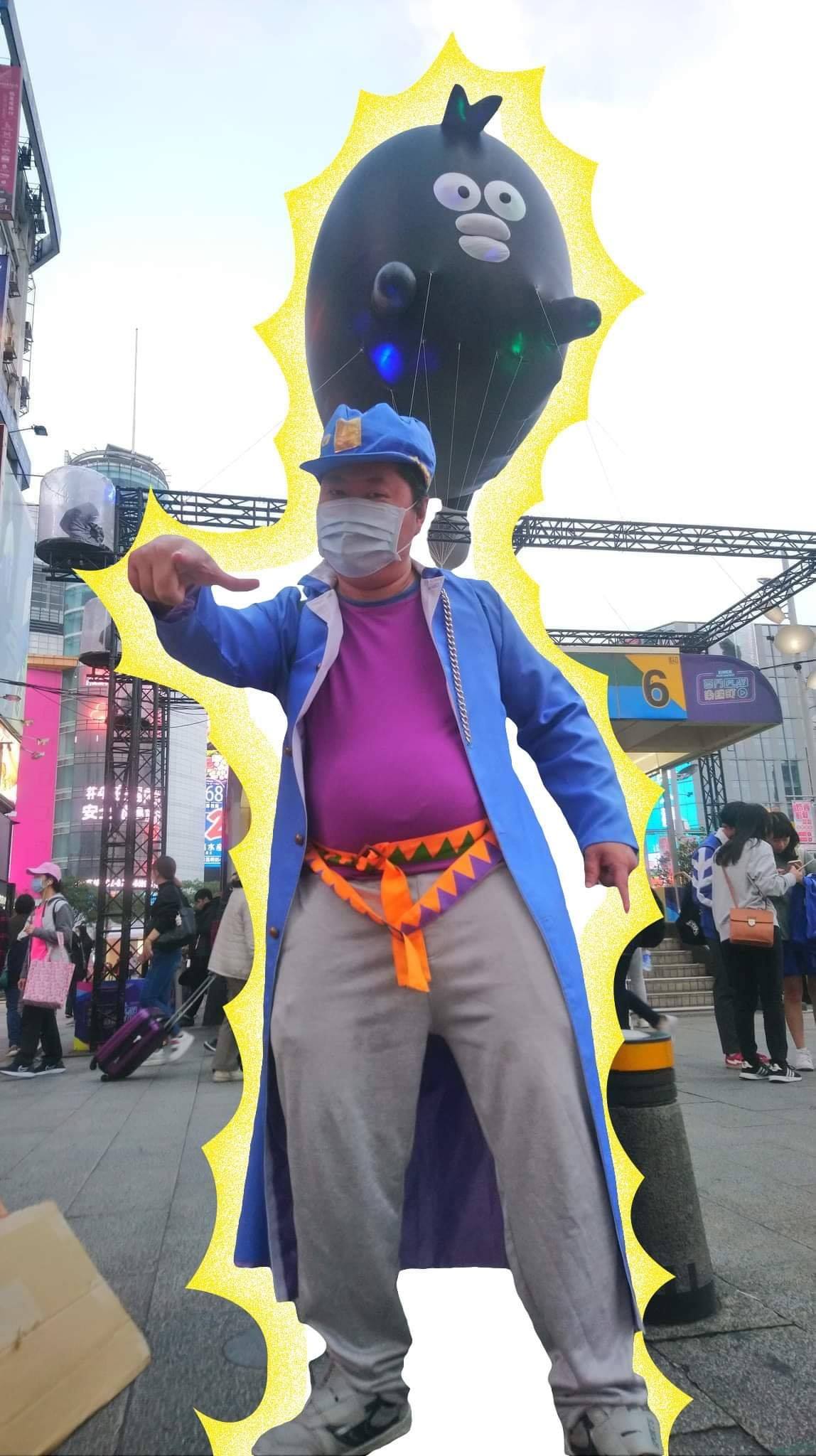 音地大帝扮成《Jojo的奇幻冒險》的角色在西門町徵夥伴。（翻攝自音地大帝臉書）