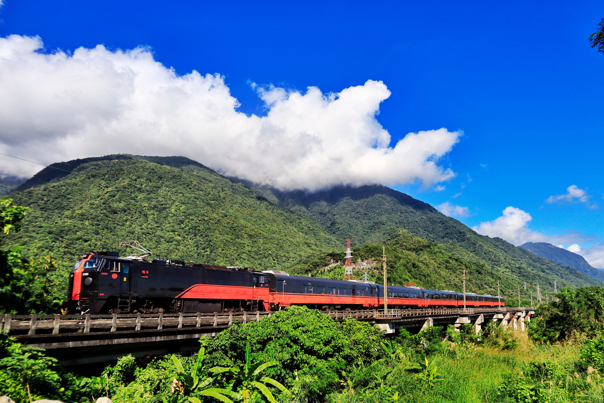 台鐵鳴日號將於12月31日啟航，帶乘客到台東迎接曙光。（台鐵局攝影師林佳燕提供）