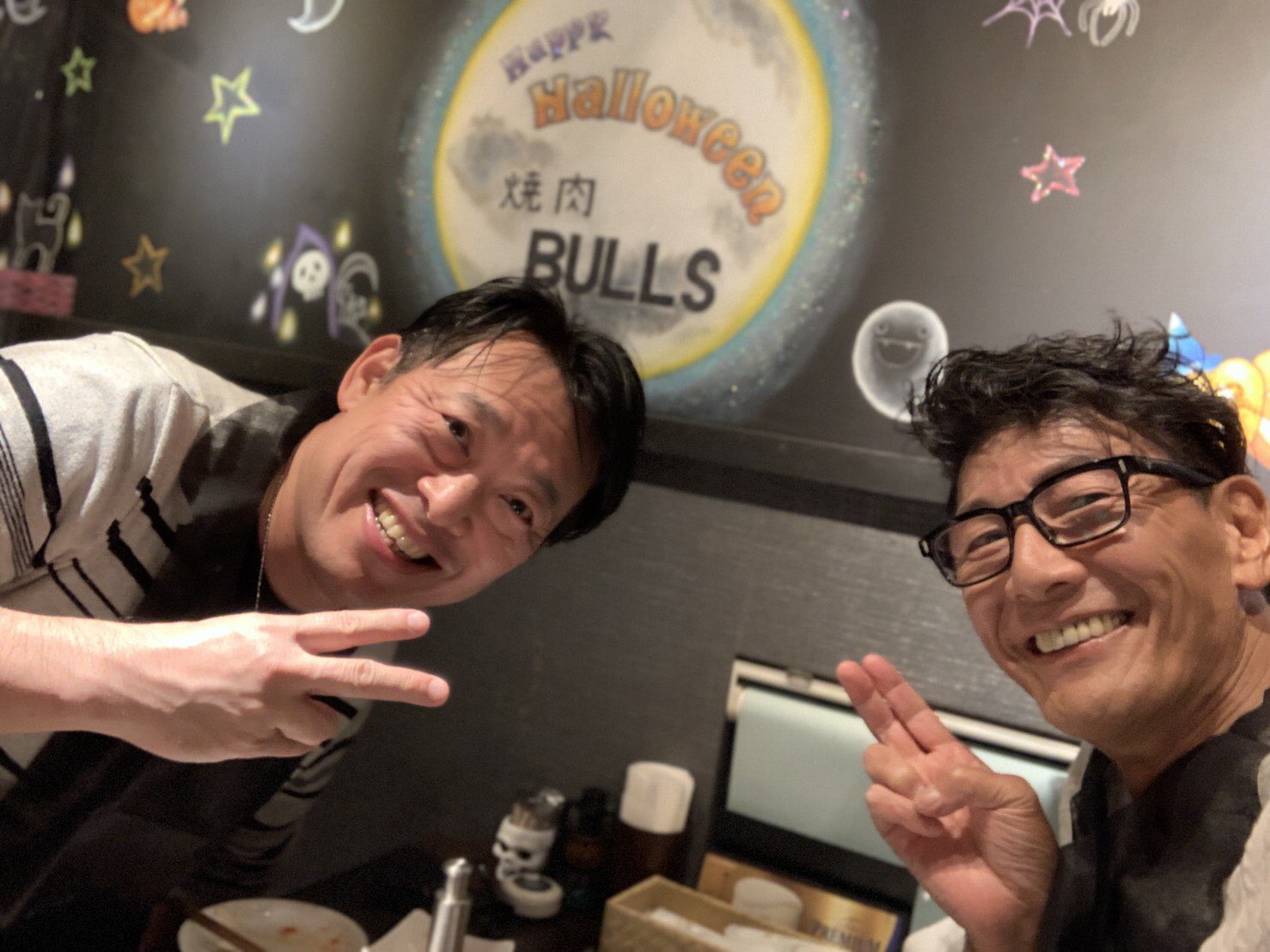 吉村卓（左）與加藤鷹（右）時常聚會，感情很好。（翻攝自加藤鷹Twitter）