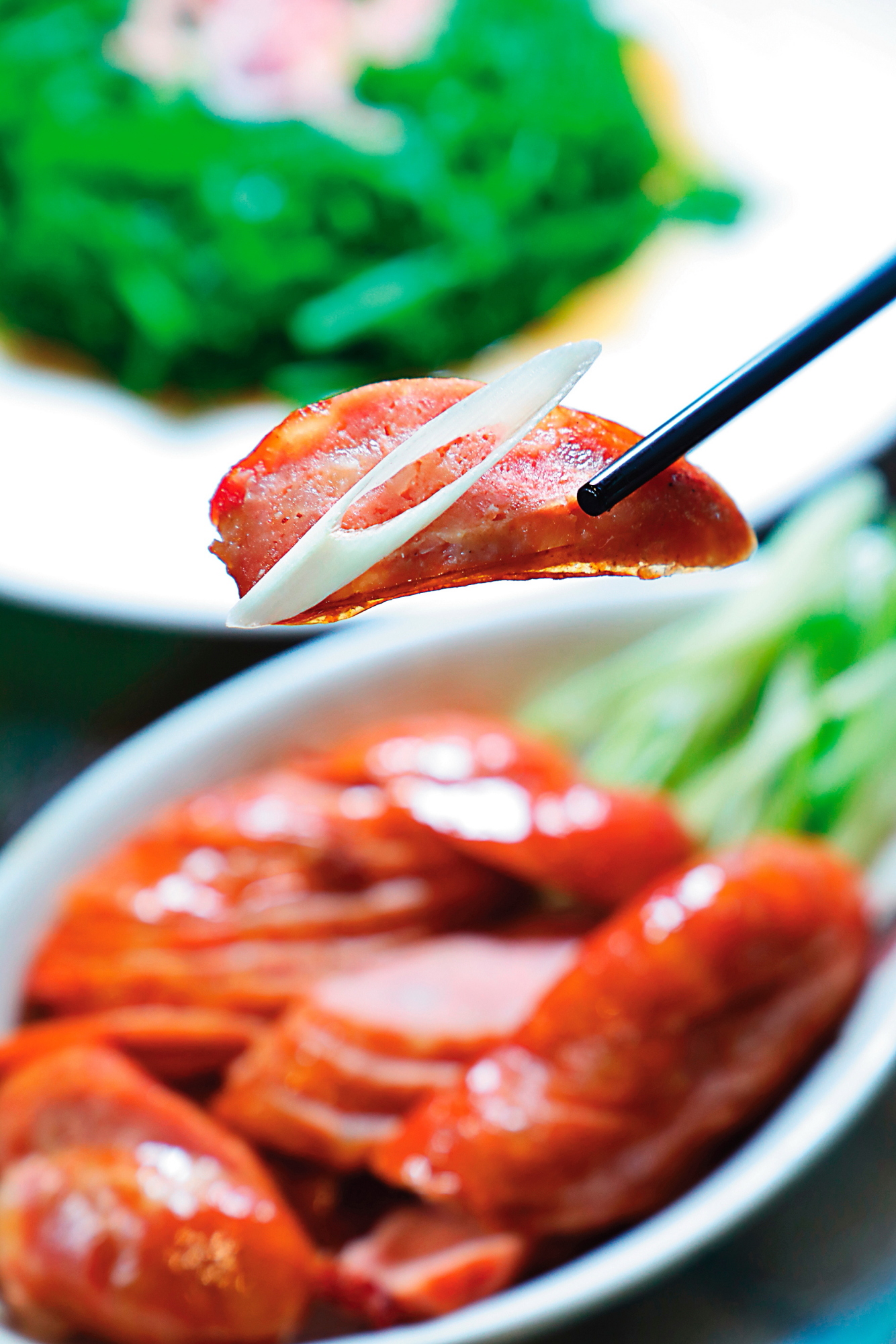 「咖啡香腸」是東山常見的土產料理。（200元／份）