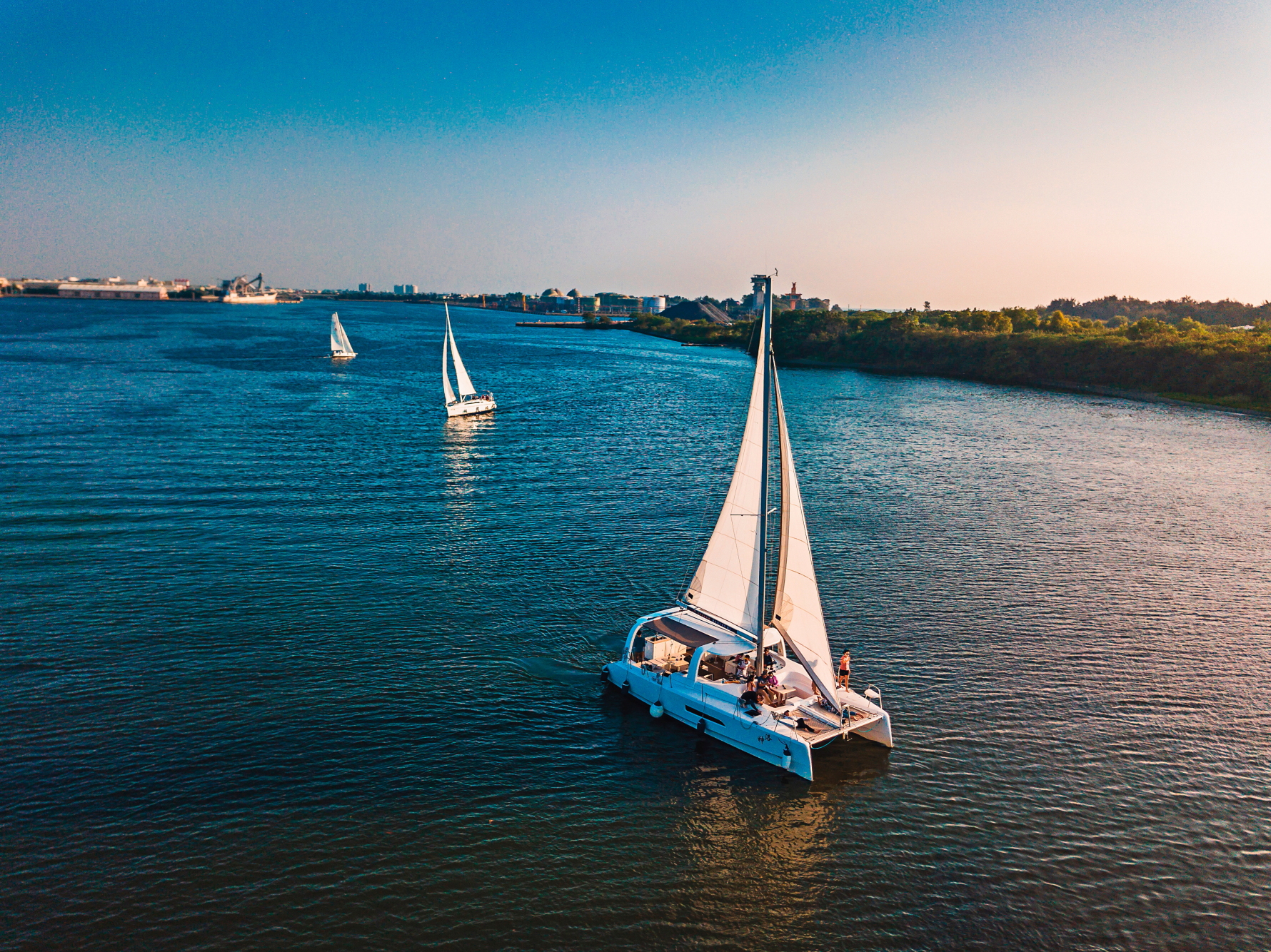 歷時3小時的C36海洋盛宴行程，會從安平港出發，沿途繞行德陽艦園區與大魚的祝福等路線。