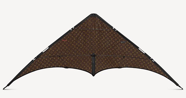 Monogram Kite由帆布製成，上頭印有Monogram花紋。（翻攝louisvuitton.com）