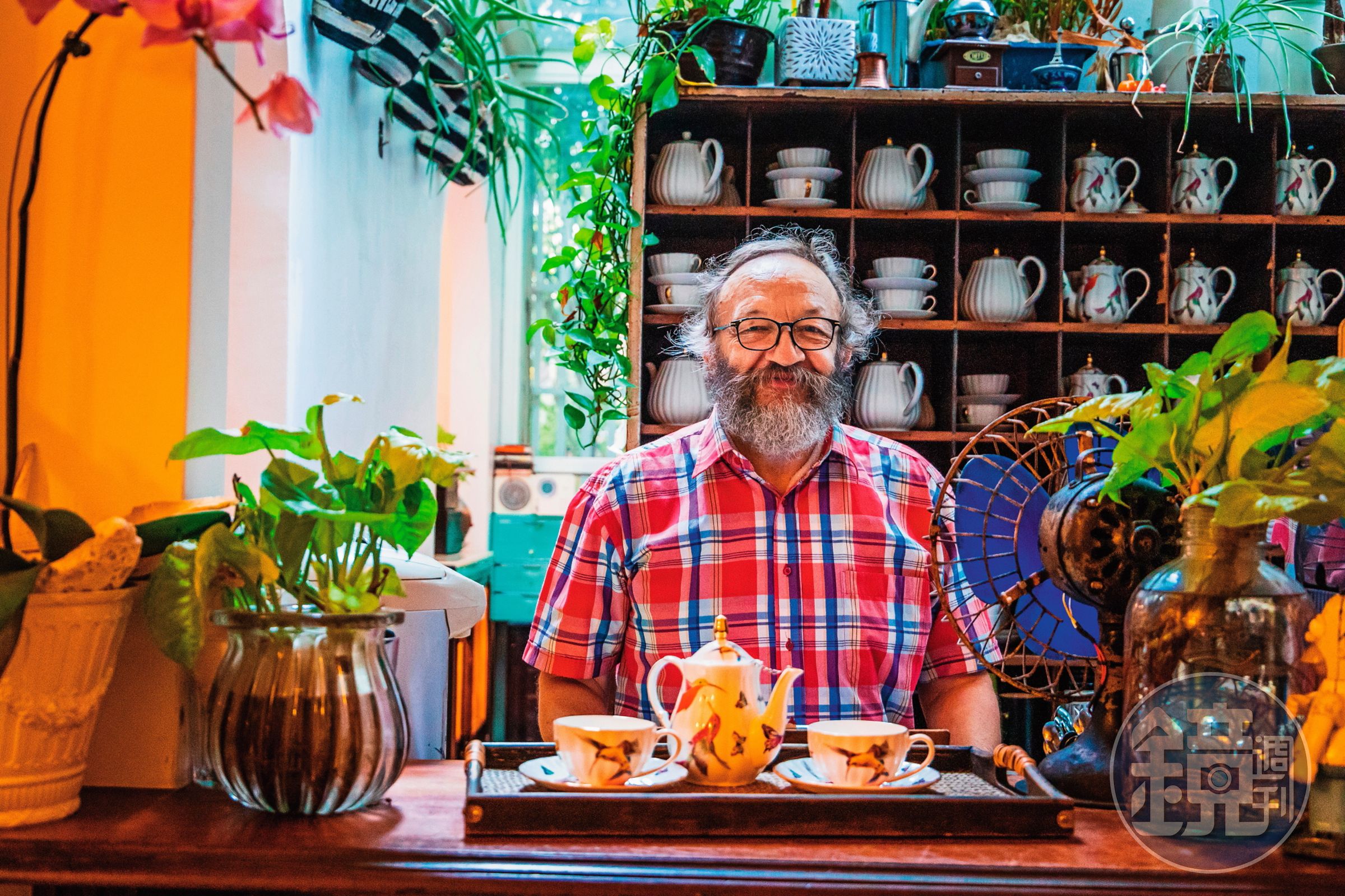 「La Belle Maison Cafe法國鬍子手工甜品咖啡餐廳」咖啡館男主人Benoît十分熱情好客。