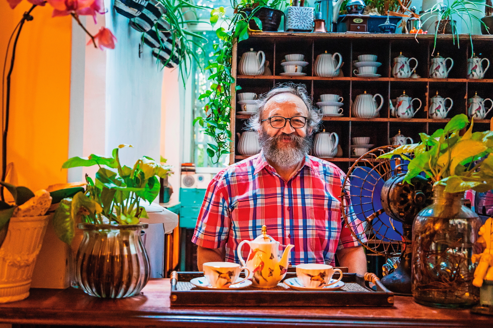 「La Belle Maison Cafe法國鬍子手工甜品咖啡餐廳」咖啡館男主人Benoît十分熱情好客。