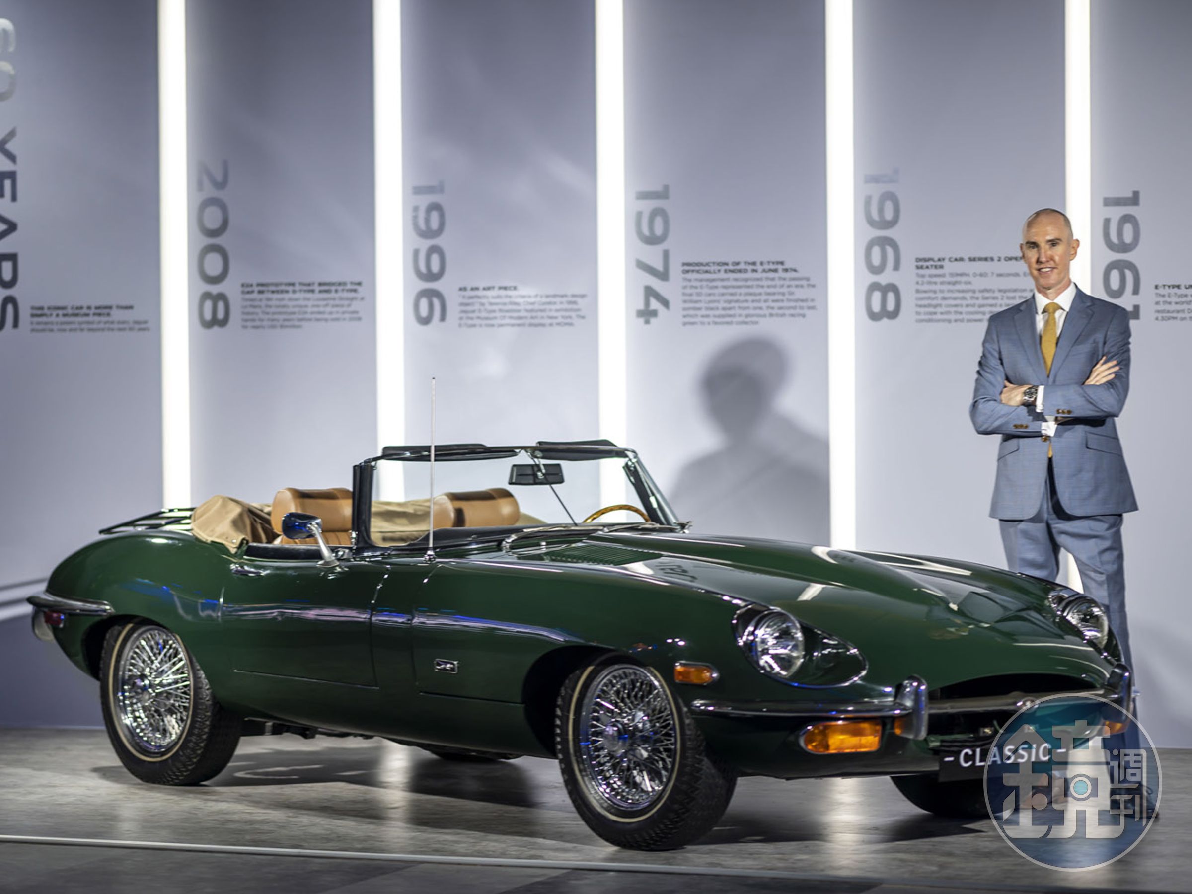 New Jaguar F-TYPE發表會現場，也同步展示被譽為世界上最美跑車E-TYPE。