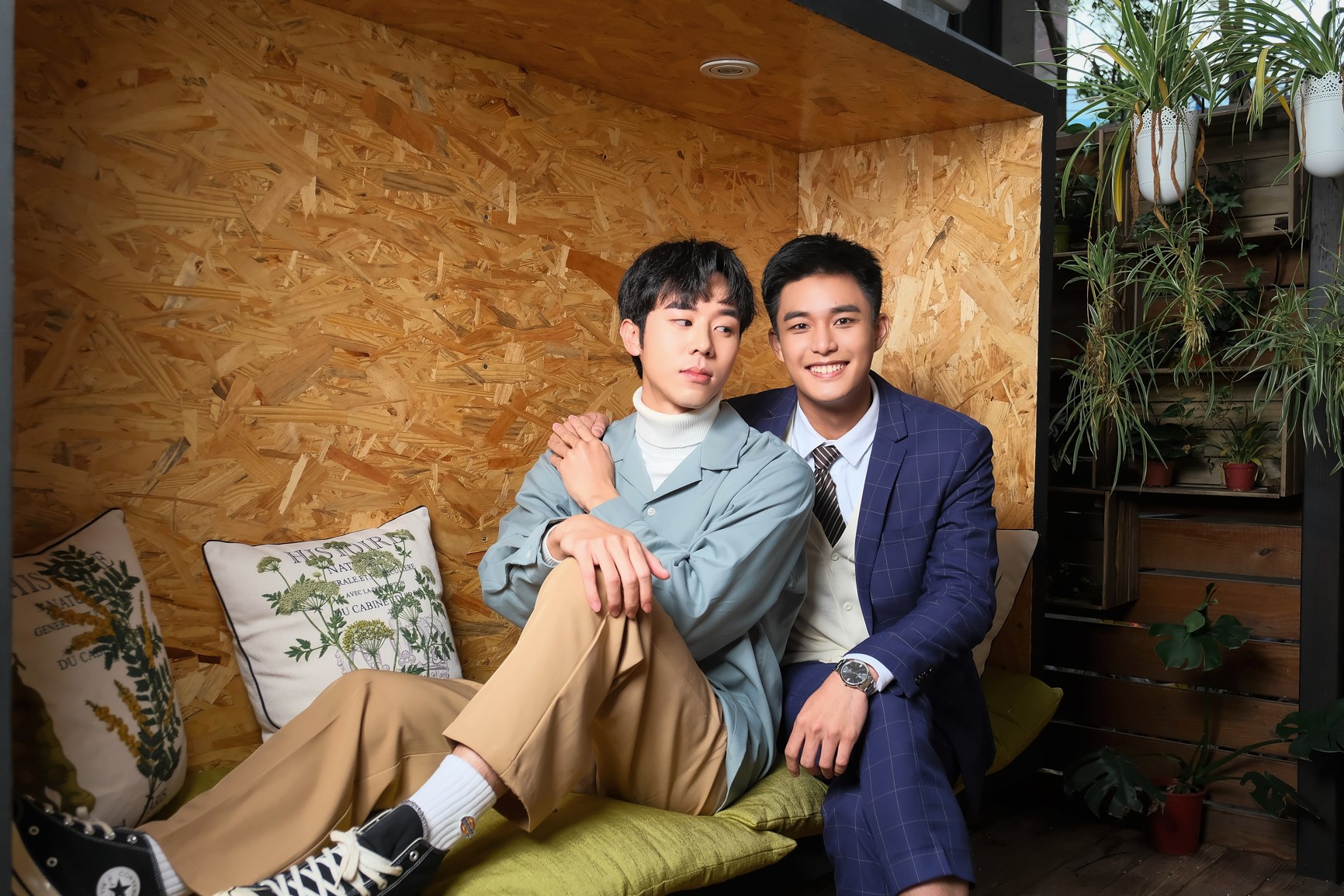 林嘉威（左）、安俊朋在《HIStory4近距離愛上你》中共譜繼兄弟禁斷戀。（LINE TV提供）