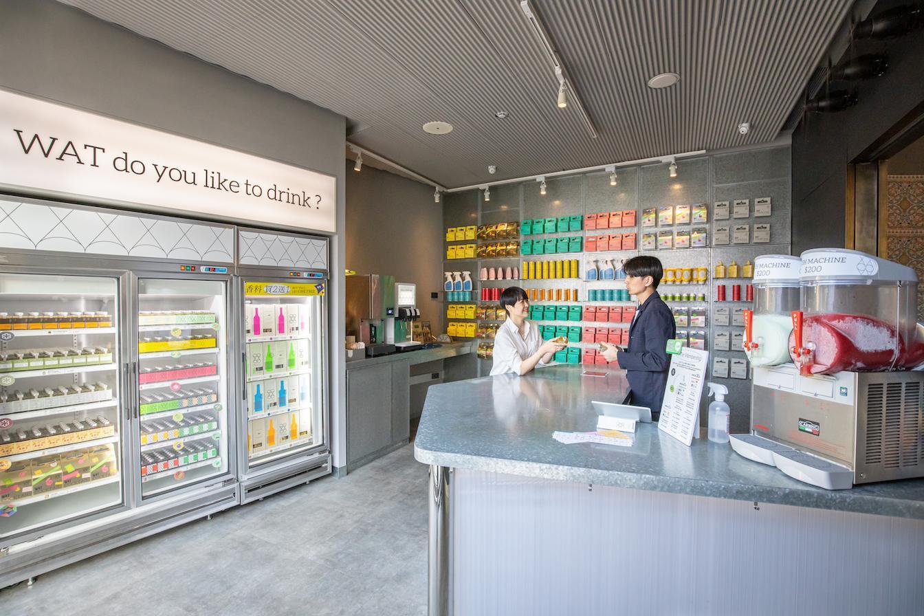 「20/21 aMEI UTOPIA EAST跨年限量瓶裝雞尾酒 」將於12/31晚間6點於WAT台北概念店與台東演唱會現場同步開賣。